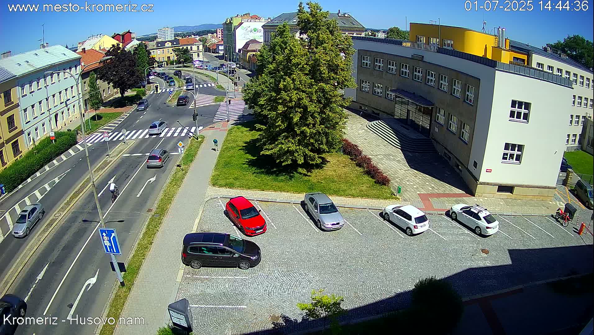Kroměříž, Husovo & Kotojedska Náměstí  Square Intersection Live Cam - Kromeriz, Zlin, Czechia