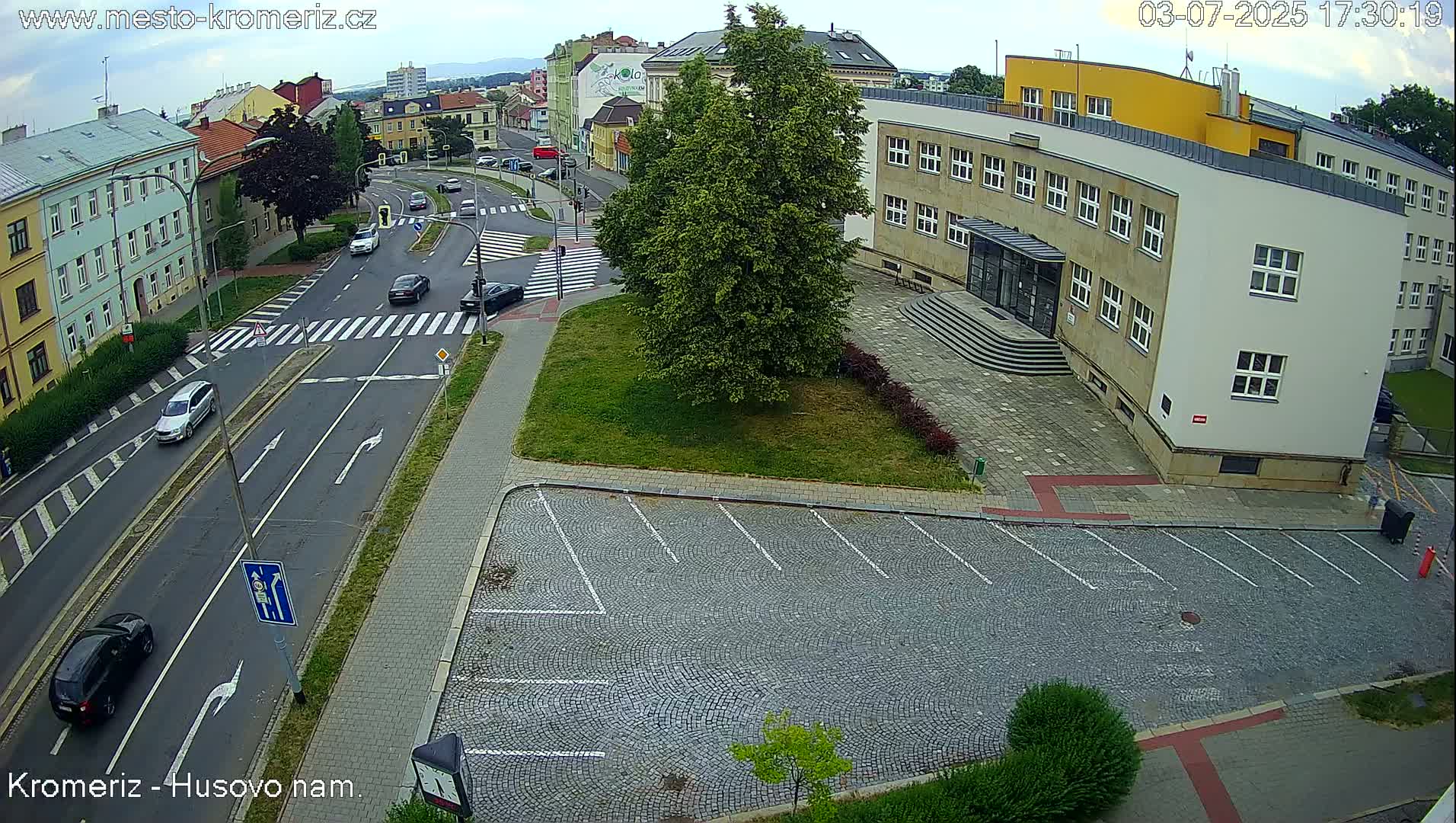 Kroměříž, Husovo & Kotojedska Náměstí  Square Intersection Live Cam - Kromeriz, Zlin, Czechia