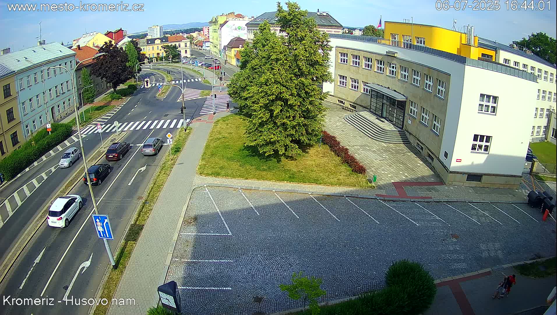 Kroměříž, Husovo & Kotojedska Náměstí  Square Intersection Live Cam - Kromeriz, Zlin, Czechia