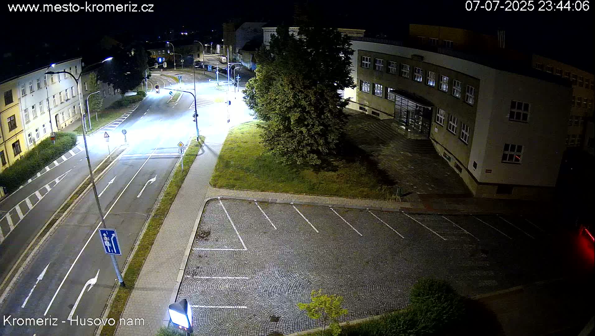 Kroměříž, Husovo & Kotojedska Náměstí  Square Intersection Live Cam - Kromeriz, Zlin, Czechia
