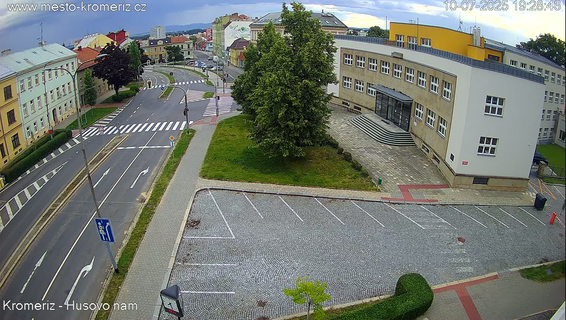 Kroměříž, Husovo & Kotojedska Náměstí  Square Intersection Live Cam - Kromeriz, Zlin, Czechia