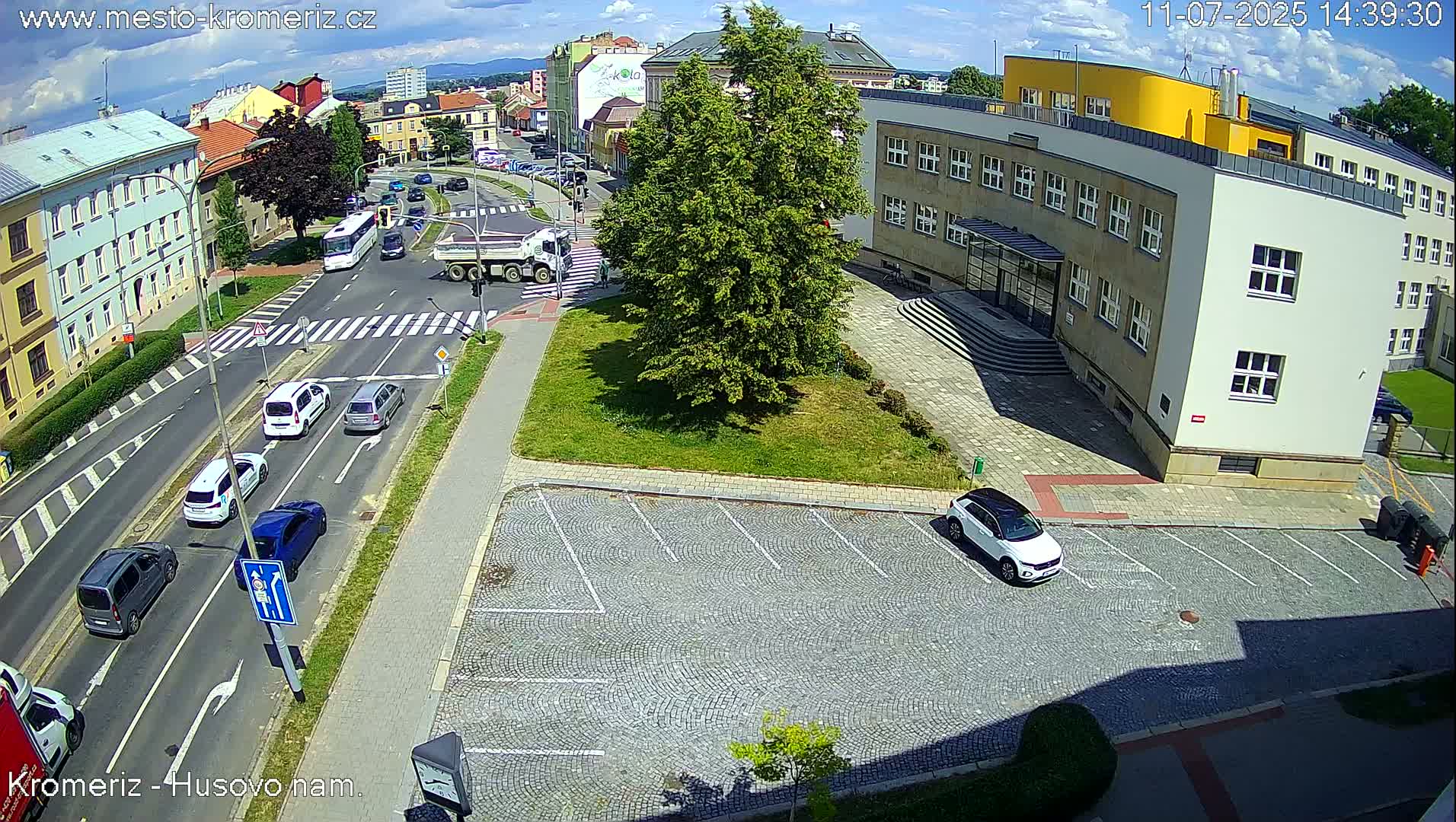 Kroměříž, Husovo & Kotojedska Náměstí  Square Intersection Live Cam - Kromeriz, Zlin, Czechia