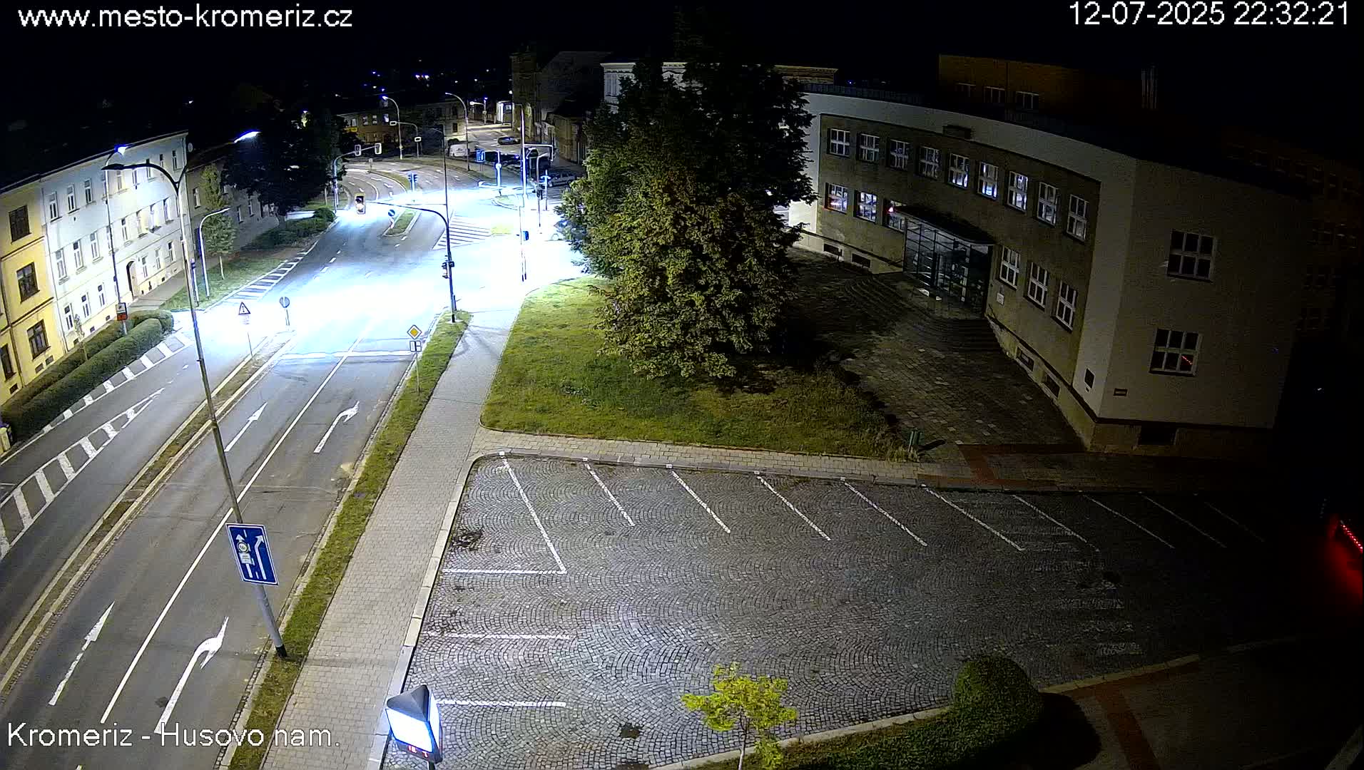 Kroměříž, Husovo & Kotojedska Náměstí  Square Intersection Live Cam - Kromeriz, Zlin, Czechia