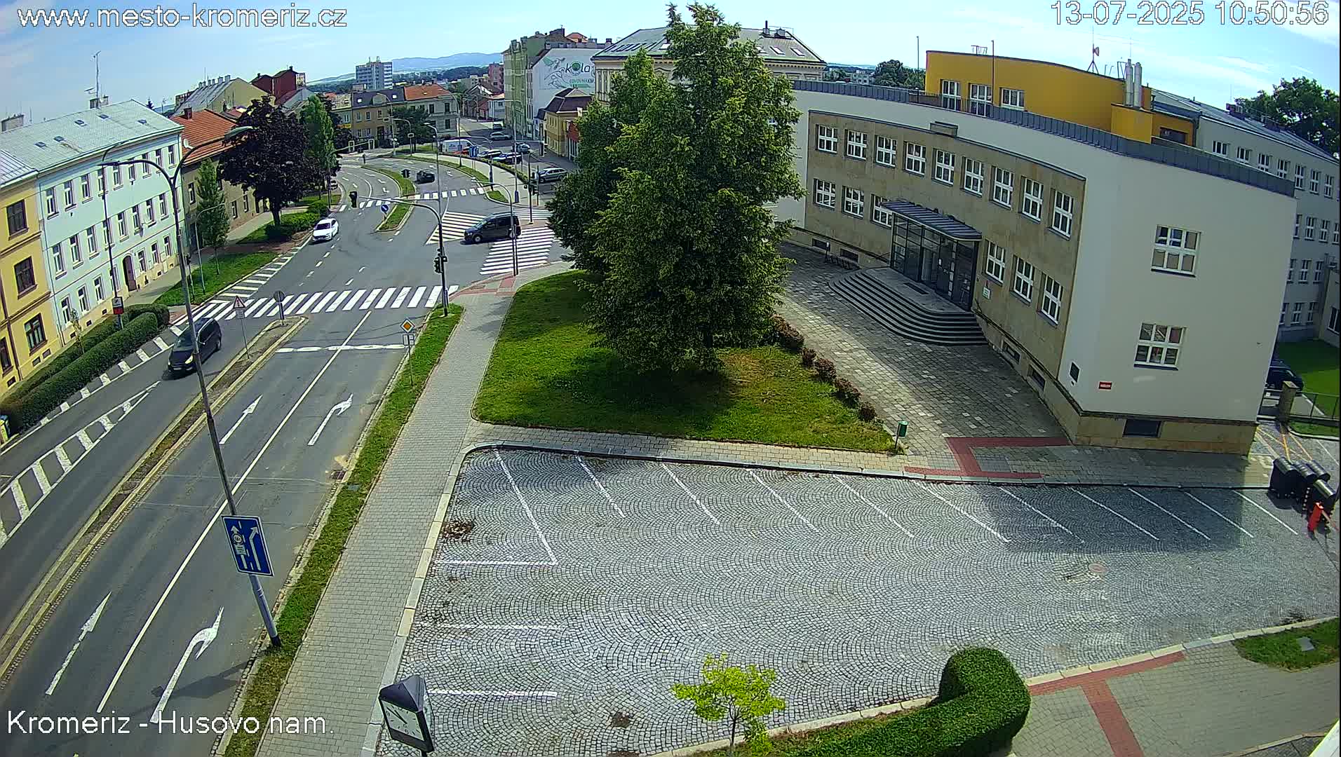 Kroměříž, Husovo & Kotojedska Náměstí  Square Intersection Live Cam - Kromeriz, Zlin, Czechia