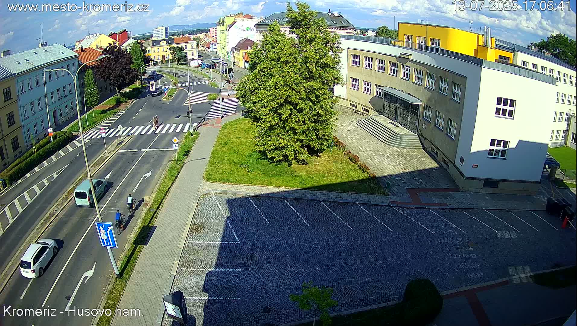 Kroměříž, Husovo & Kotojedska Náměstí  Square Intersection Live Cam - Kromeriz, Zlin, Czechia