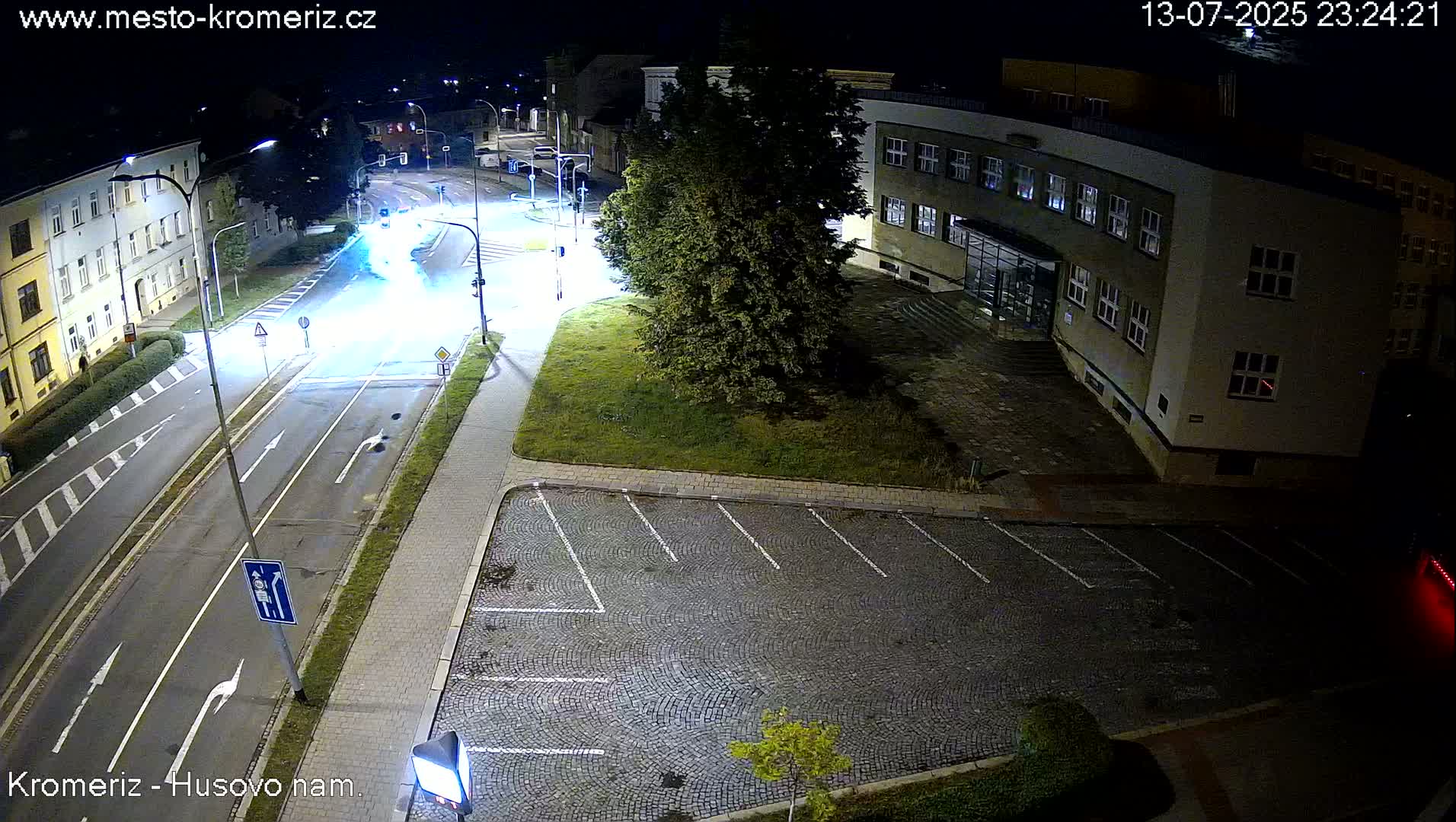 Kroměříž, Husovo & Kotojedska Náměstí  Square Intersection Live Cam - Kromeriz, Zlin, Czechia