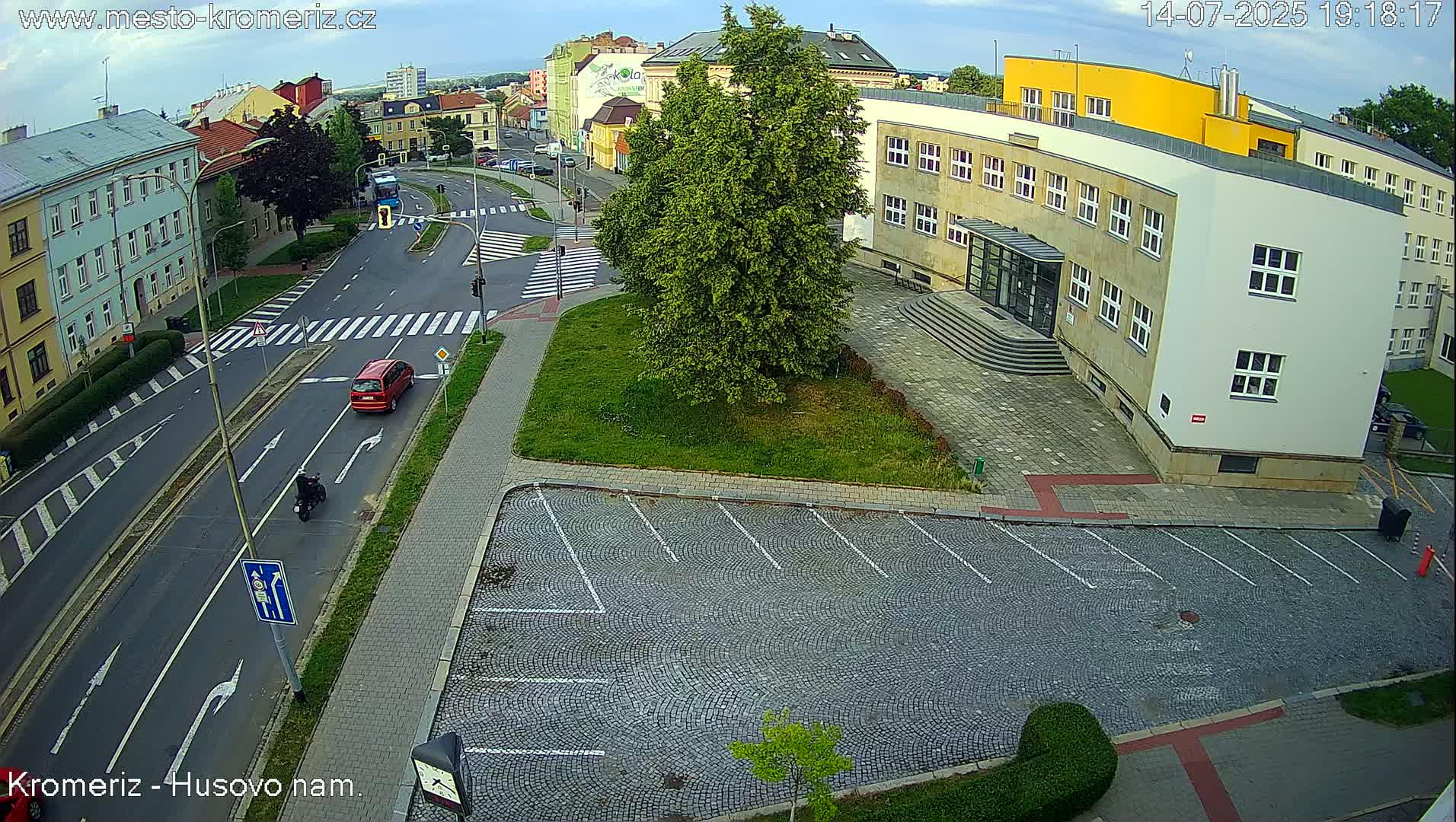 Kroměříž, Husovo & Kotojedska Náměstí  Square Intersection Live Cam - Kromeriz, Zlin, Czechia