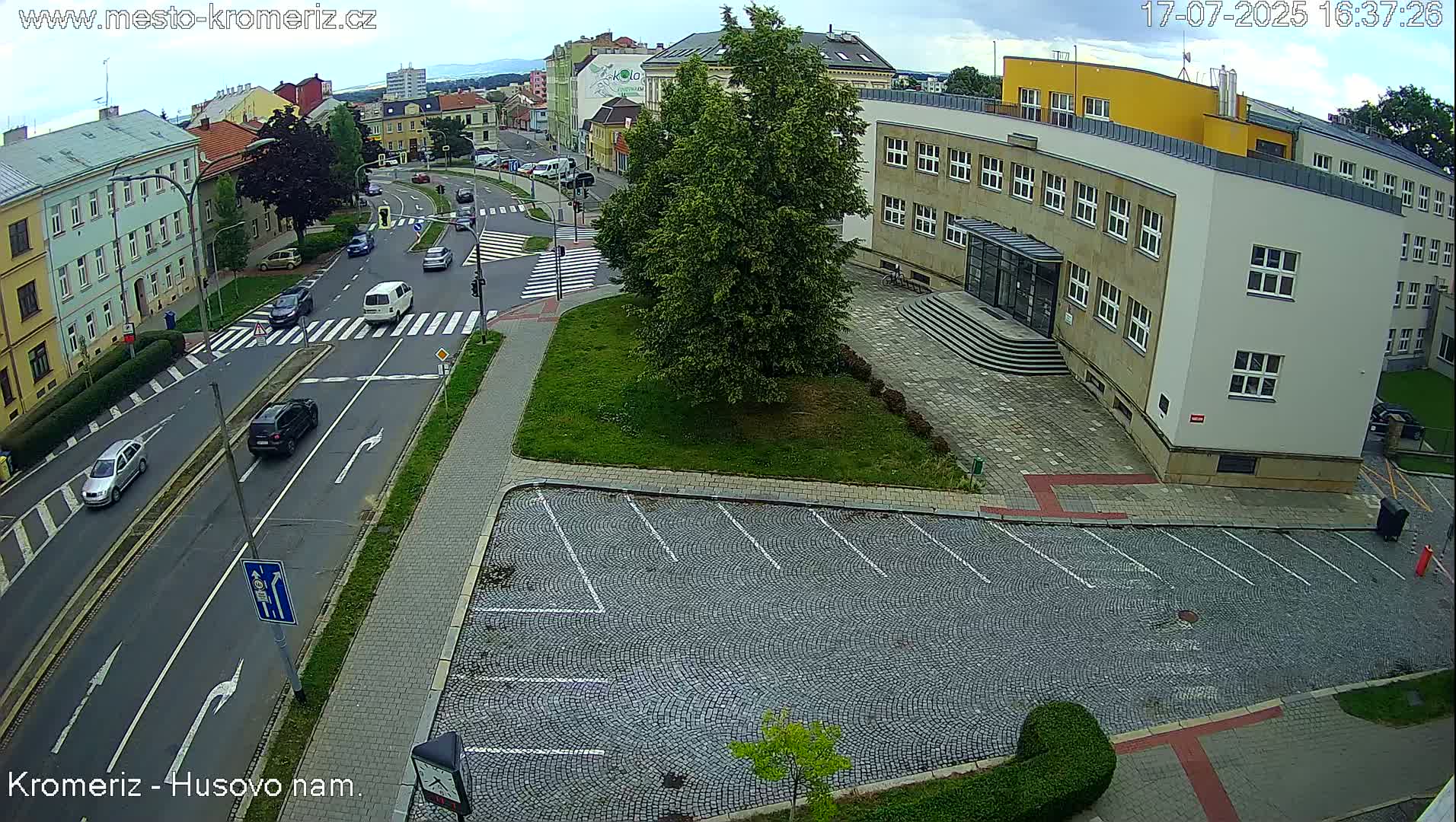 Kroměříž, Husovo & Kotojedska Náměstí  Square Intersection Live Cam - Kromeriz, Zlin, Czechia