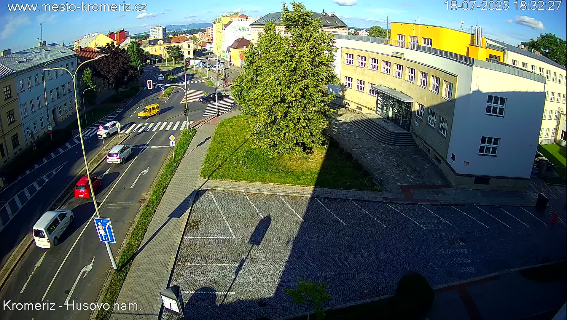 Kroměříž, Husovo & Kotojedska Náměstí  Square Intersection Live Cam - Kromeriz, Zlin, Czechia
