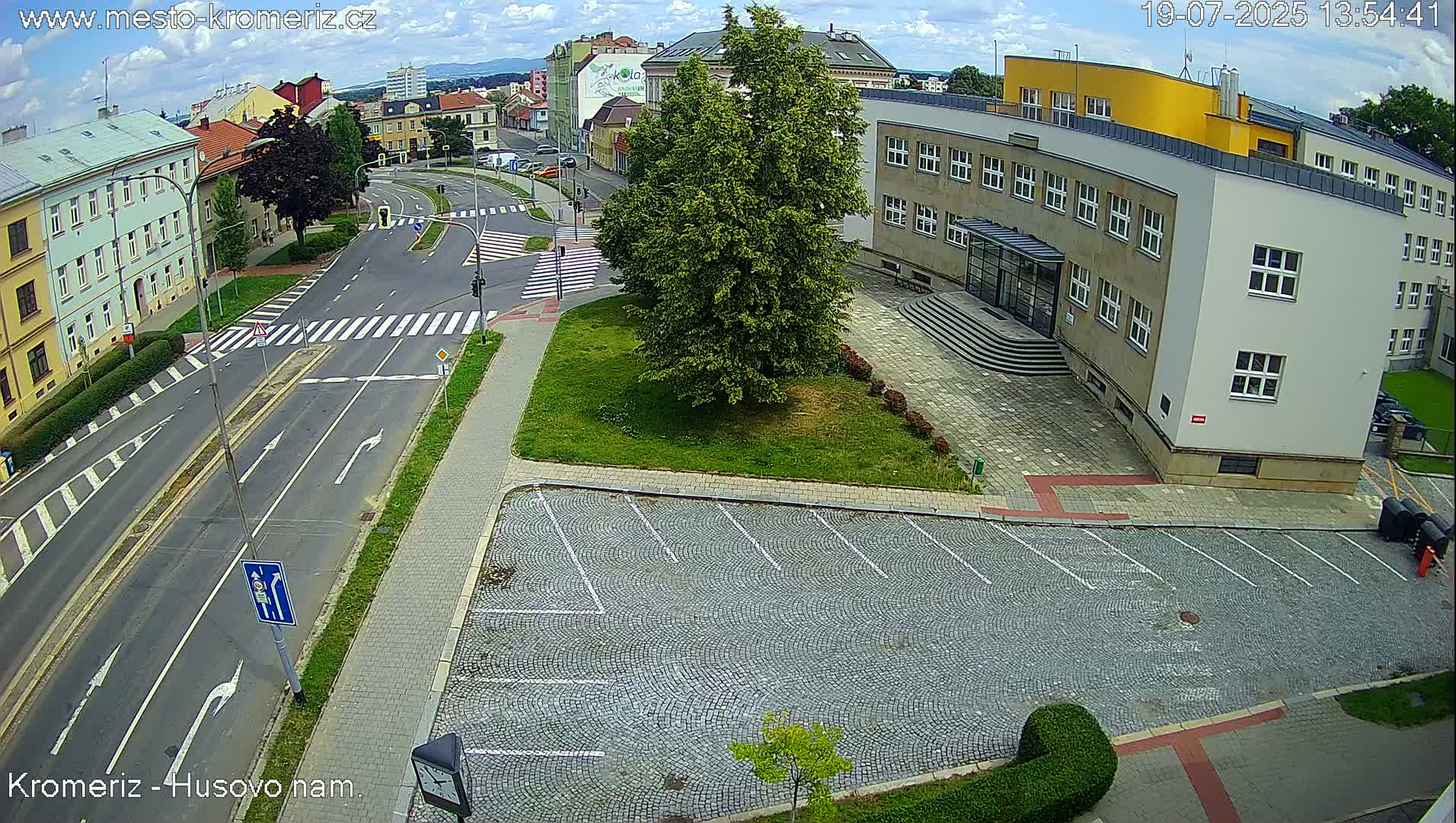 Kroměříž, Husovo & Kotojedska Náměstí  Square Intersection Live Cam - Kromeriz, Zlin, Czechia