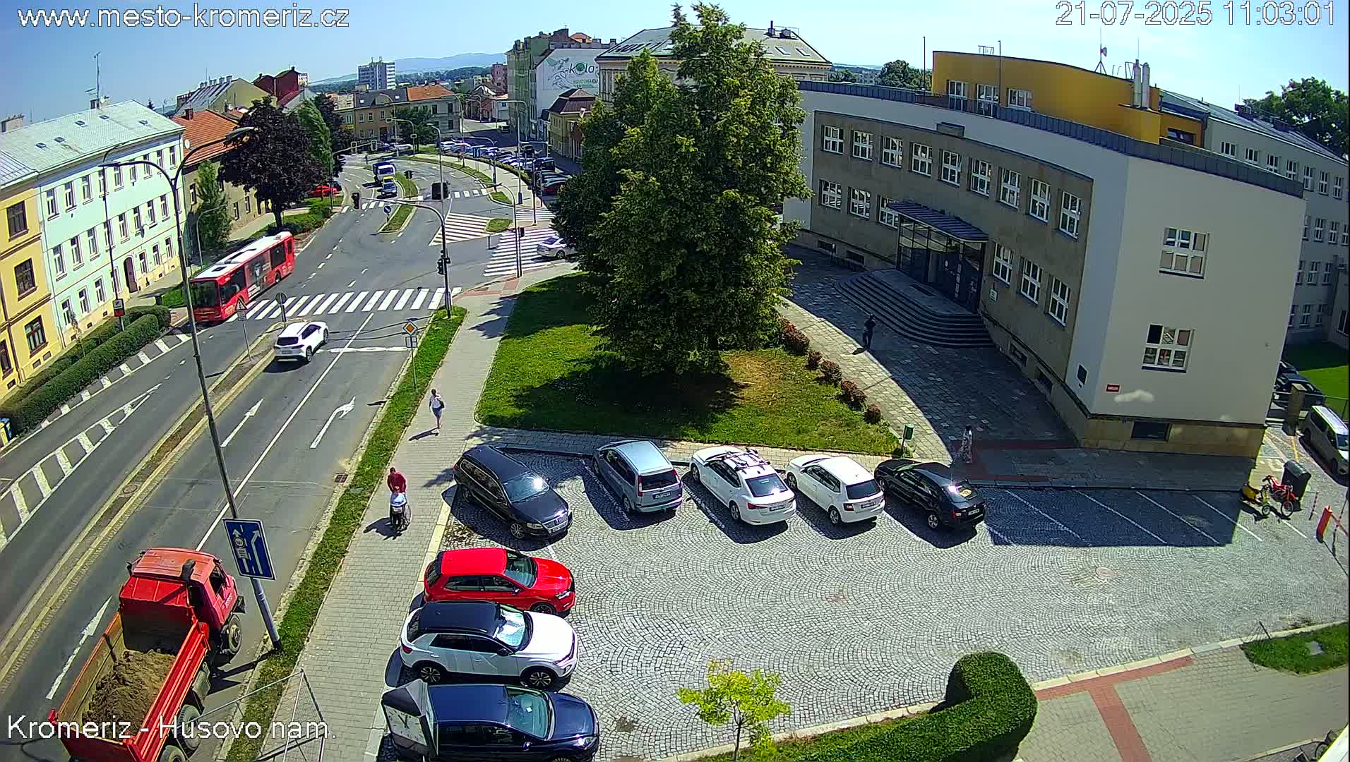 Kroměříž, Husovo & Kotojedska Náměstí  Square Intersection Live Cam - Kromeriz, Zlin, Czechia