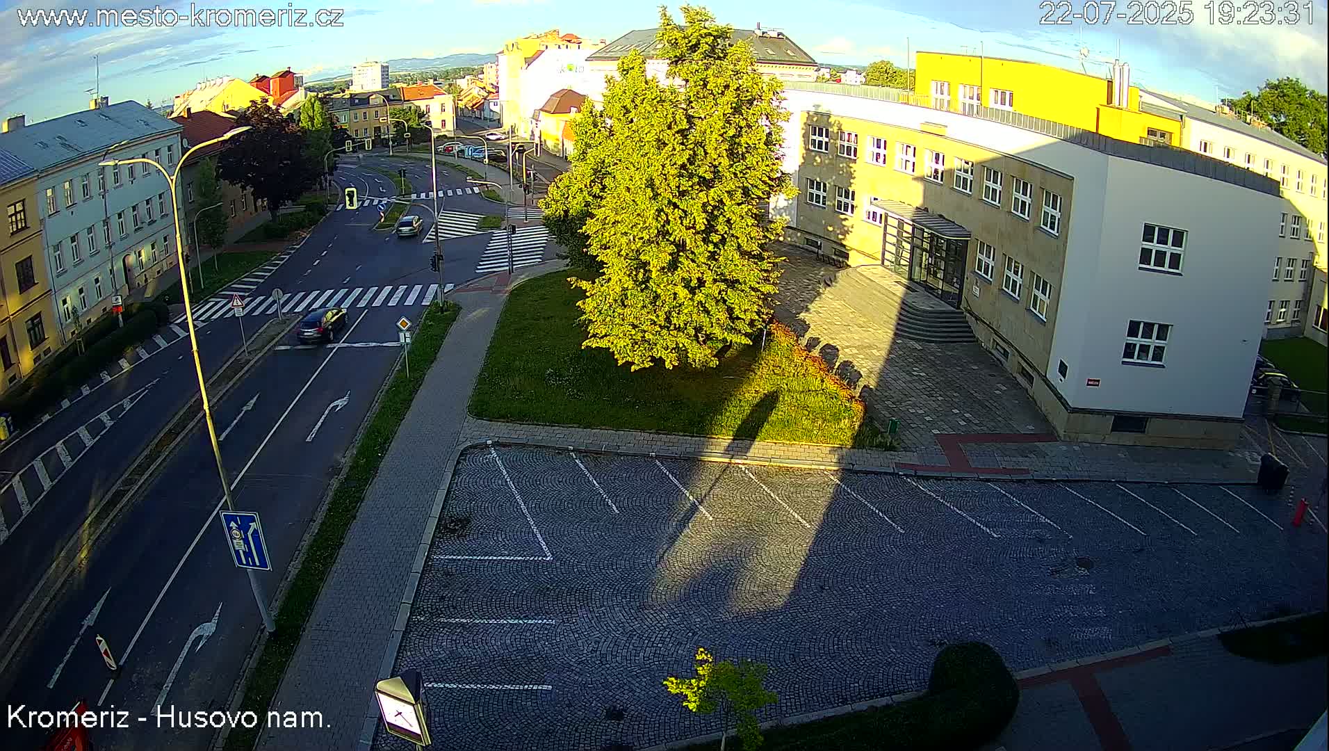 Kroměříž, Husovo & Kotojedska Náměstí  Square Intersection Live Cam - Kromeriz, Zlin, Czechia