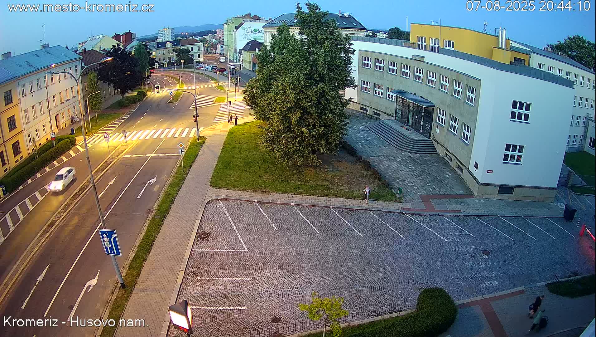 Kroměříž, Husovo & Kotojedska Náměstí  Square Intersection Live Cam - Kromeriz, Zlin, Czechia