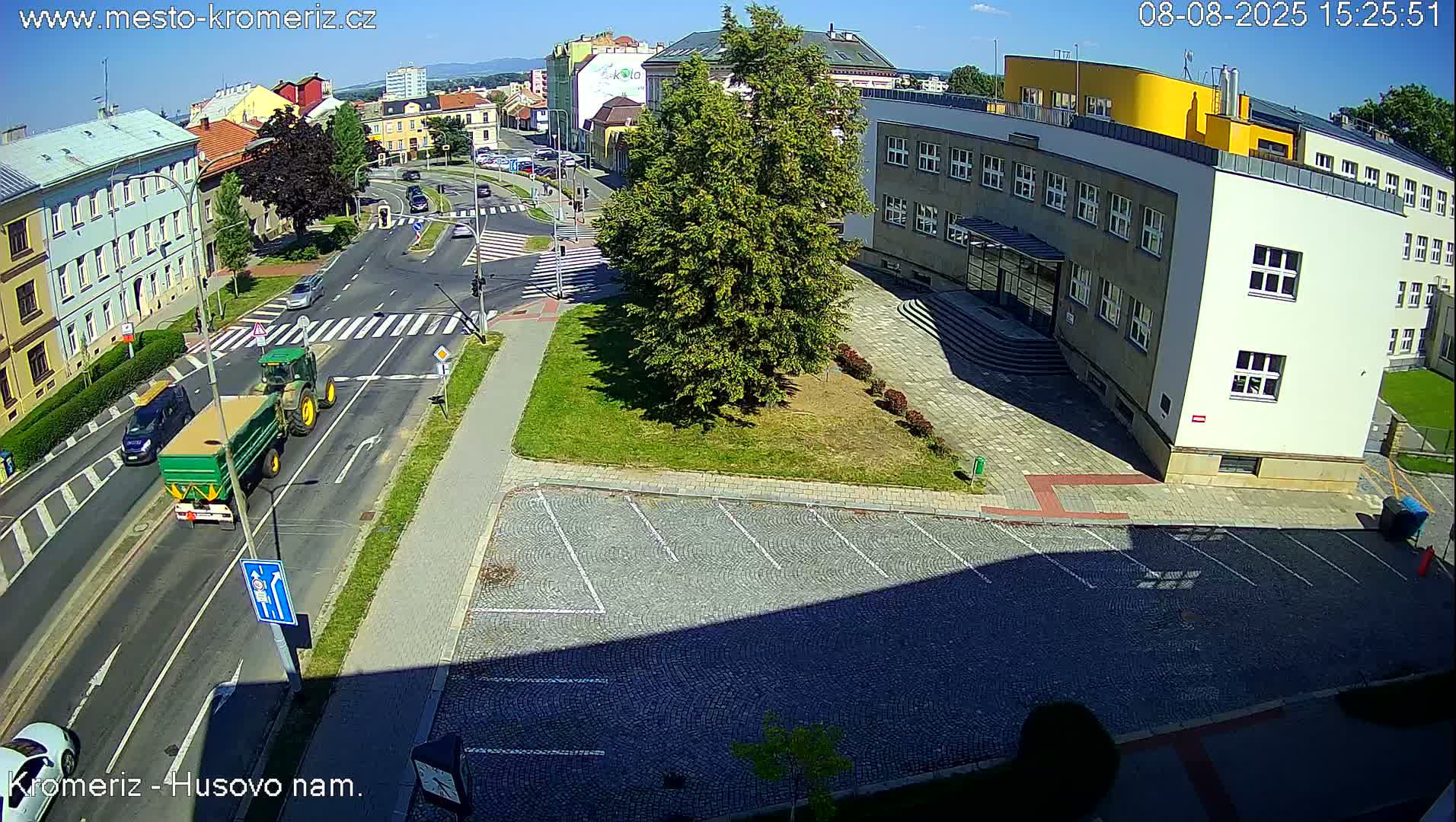 Kroměříž, Husovo & Kotojedska Náměstí  Square Intersection Live Cam - Kromeriz, Zlin, Czechia