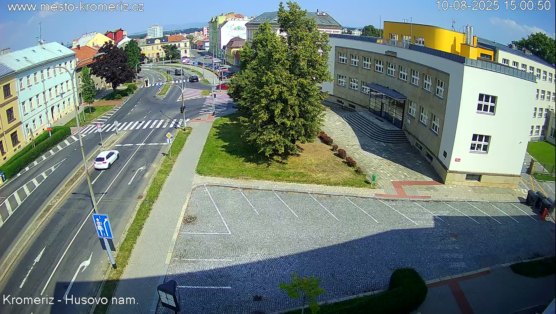 Kroměříž, Husovo & Kotojedska Náměstí  Square Intersection Live Cam - Kromeriz, Zlin, Czechia