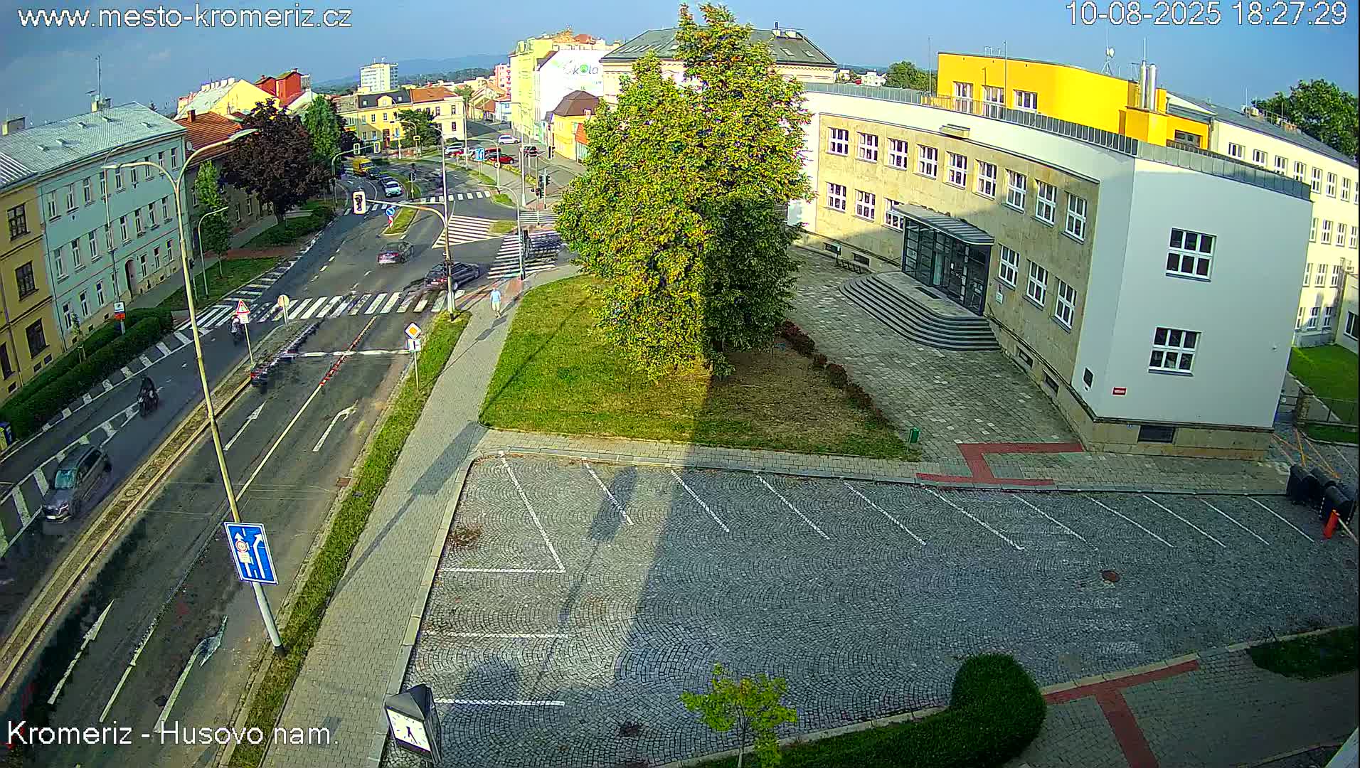Kroměříž, Husovo & Kotojedska Náměstí  Square Intersection Live Cam - Kromeriz, Zlin, Czechia