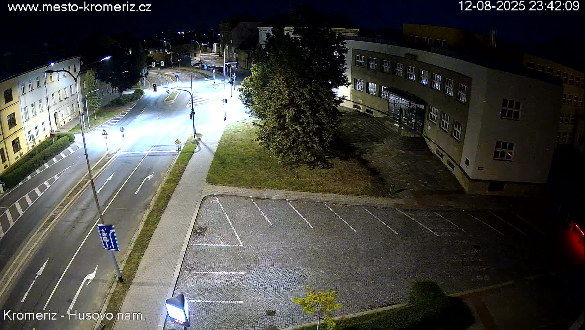 Kroměříž, Husovo & Kotojedska Náměstí  Square Intersection Live Cam - Kromeriz, Zlin, Czechia