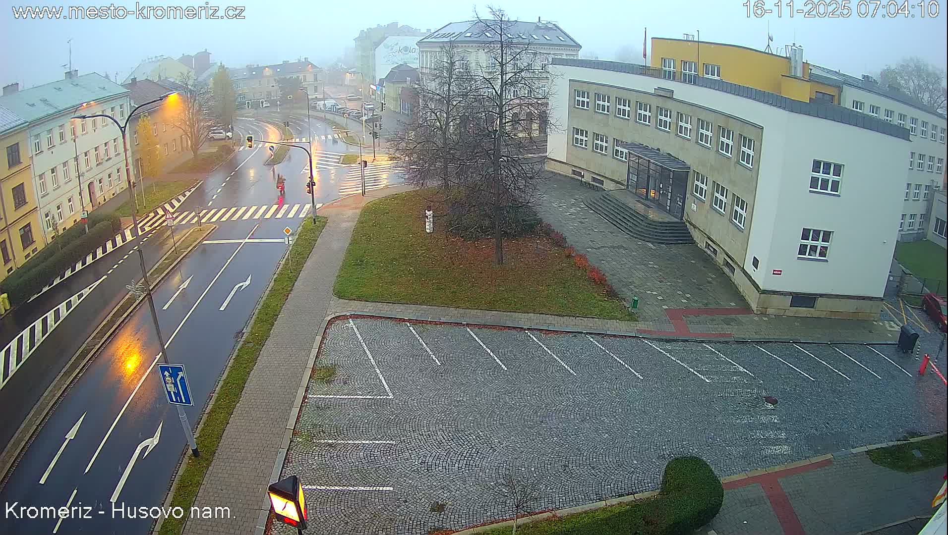 Kroměříž, Husovo & Kotojedska Náměstí  Square Intersection Live Cam - Kromeriz, Zlin, Czechia