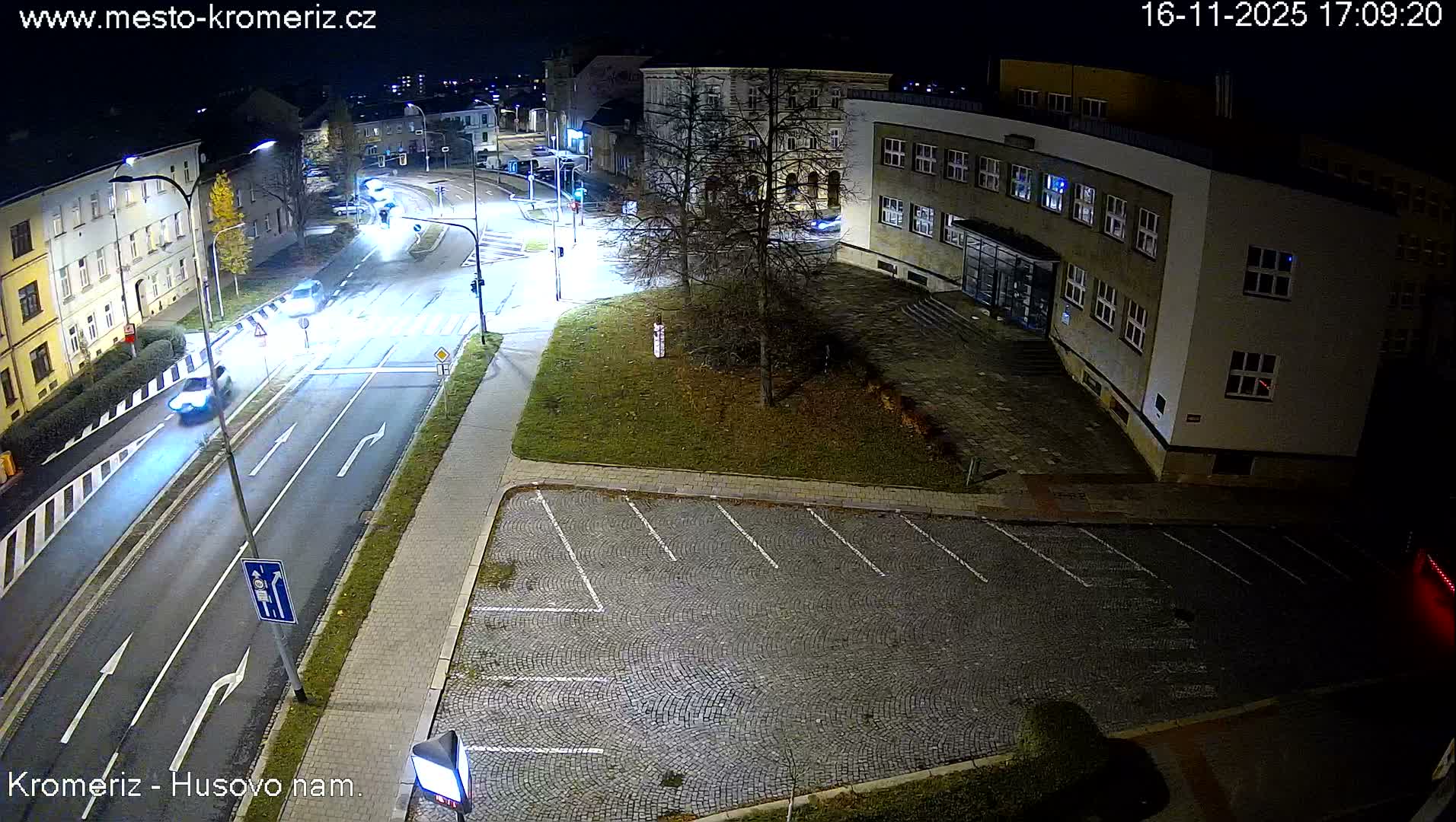 Kroměříž, Husovo & Kotojedska Náměstí  Square Intersection Live Cam - Kromeriz, Zlin, Czechia