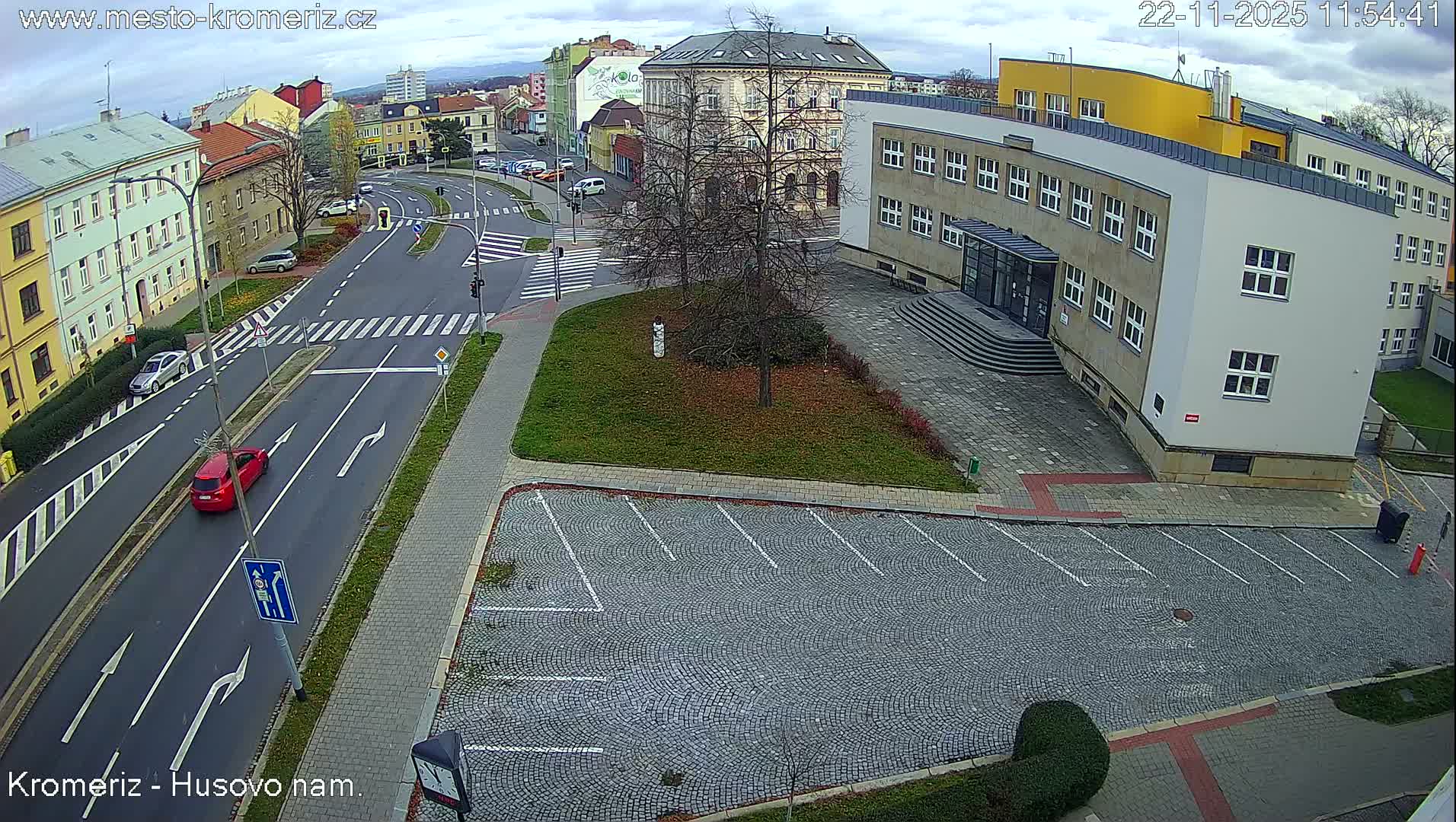 Kroměříž, Husovo & Kotojedska Náměstí  Square Intersection Live Cam - Kromeriz, Zlin, Czechia