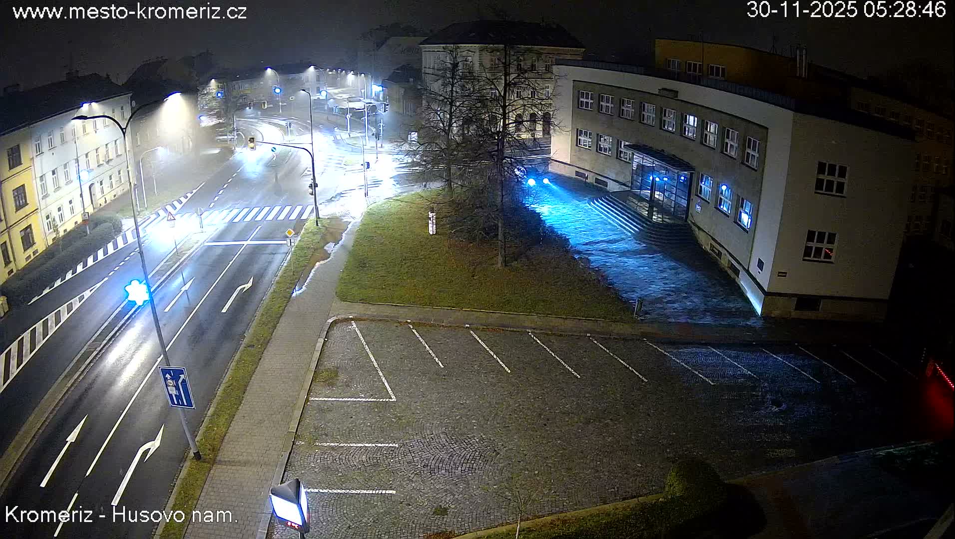 Kroměříž, Husovo & Kotojedska Náměstí  Square Intersection Live Cam - Kromeriz, Zlin, Czechia