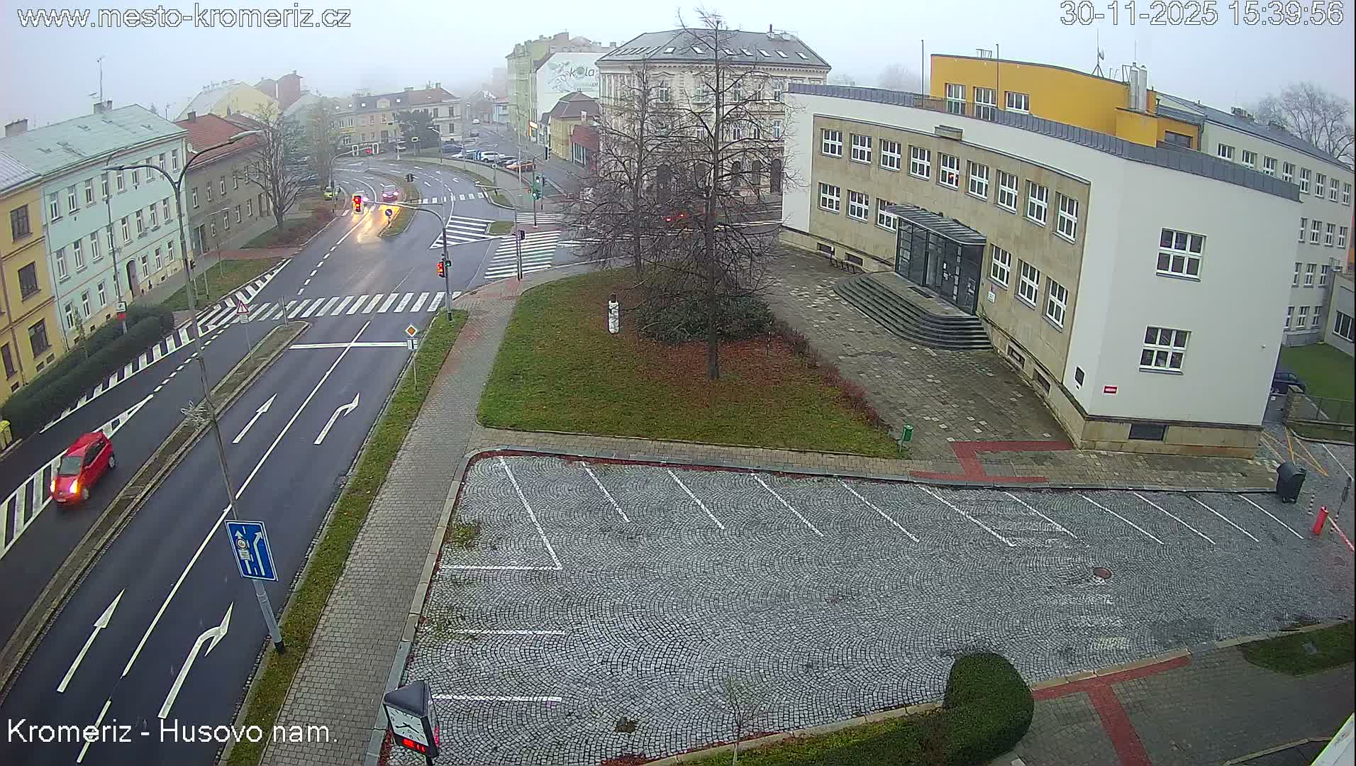 Kroměříž, Husovo & Kotojedska Náměstí  Square Intersection Live Cam - Kromeriz, Zlin, Czechia