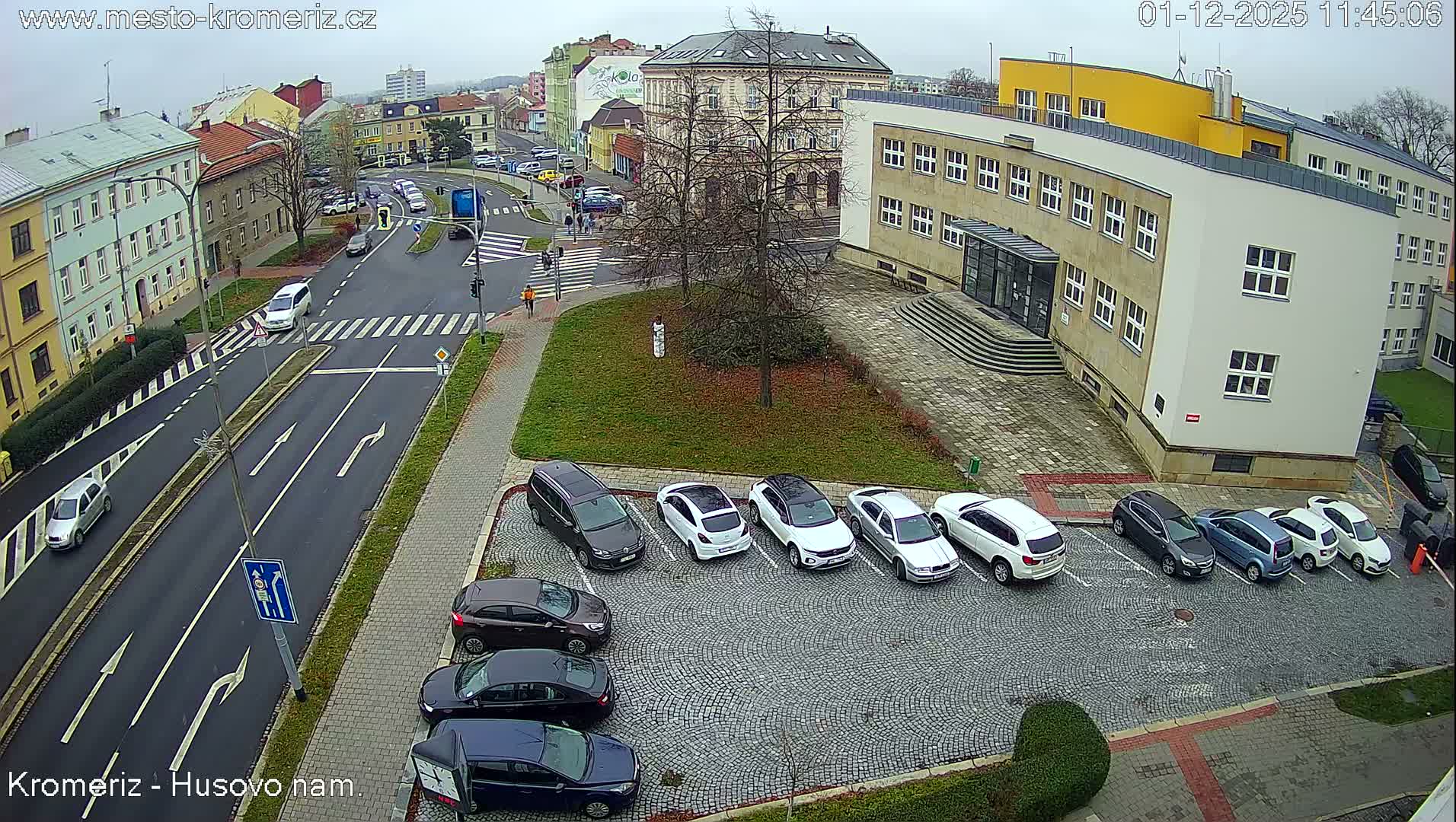 Kroměříž, Husovo & Kotojedska Náměstí  Square Intersection Live Cam - Kromeriz, Zlin, Czechia