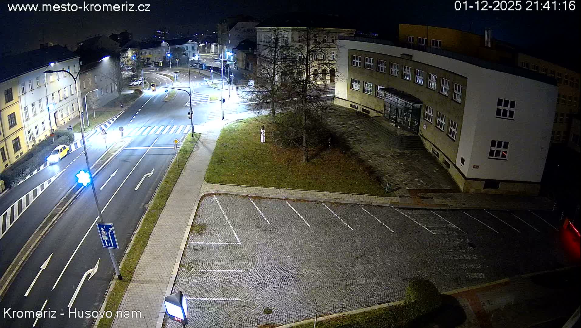 Kroměříž, Husovo & Kotojedska Náměstí  Square Intersection Live Cam - Kromeriz, Zlin, Czechia
