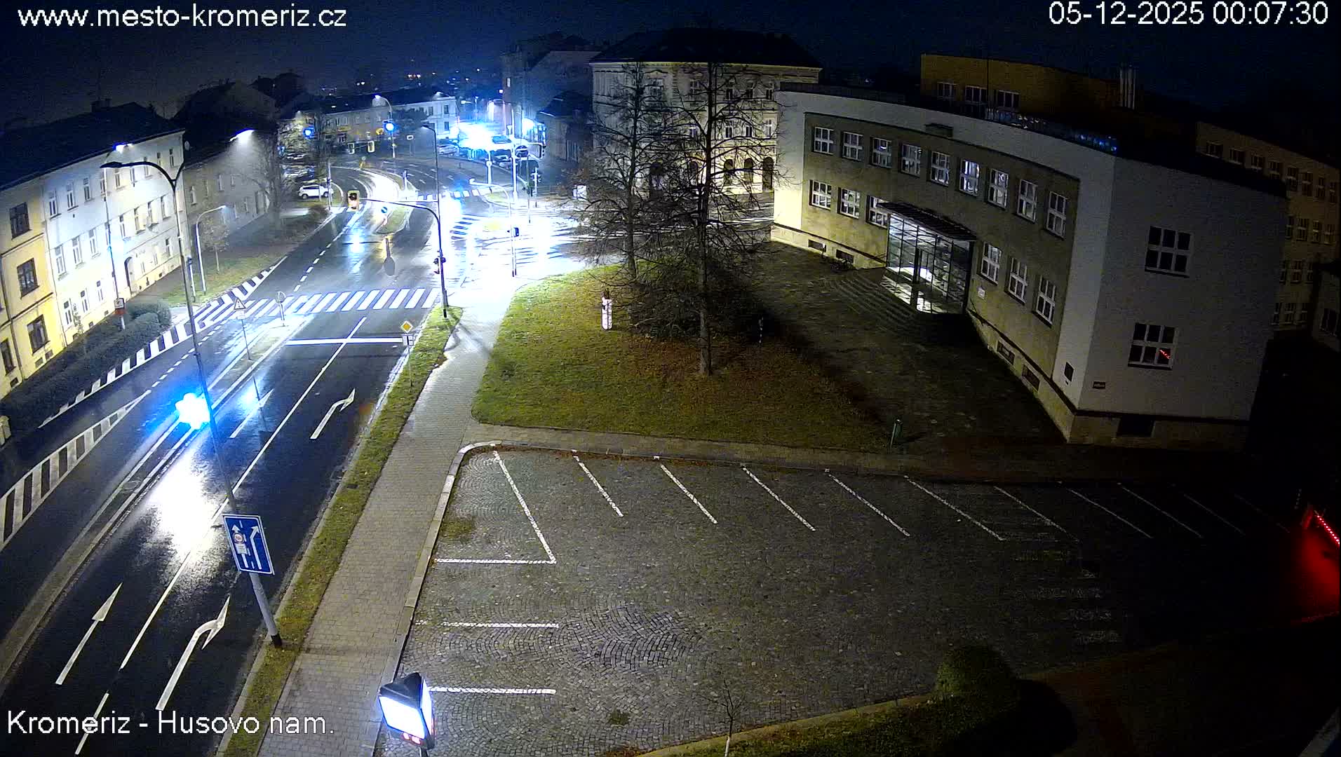 Kroměříž, Husovo & Kotojedska Náměstí  Square Intersection Live Cam - Kromeriz, Zlin, Czechia