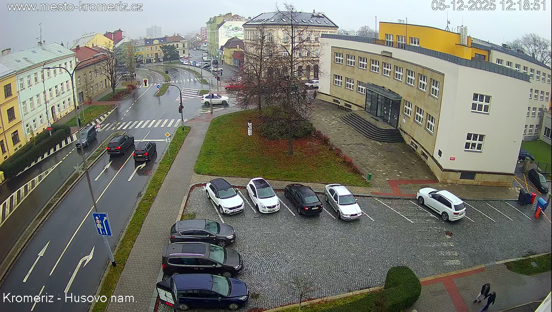 Kroměříž, Husovo & Kotojedska Náměstí  Square Intersection Live Cam - Kromeriz, Zlin, Czechia