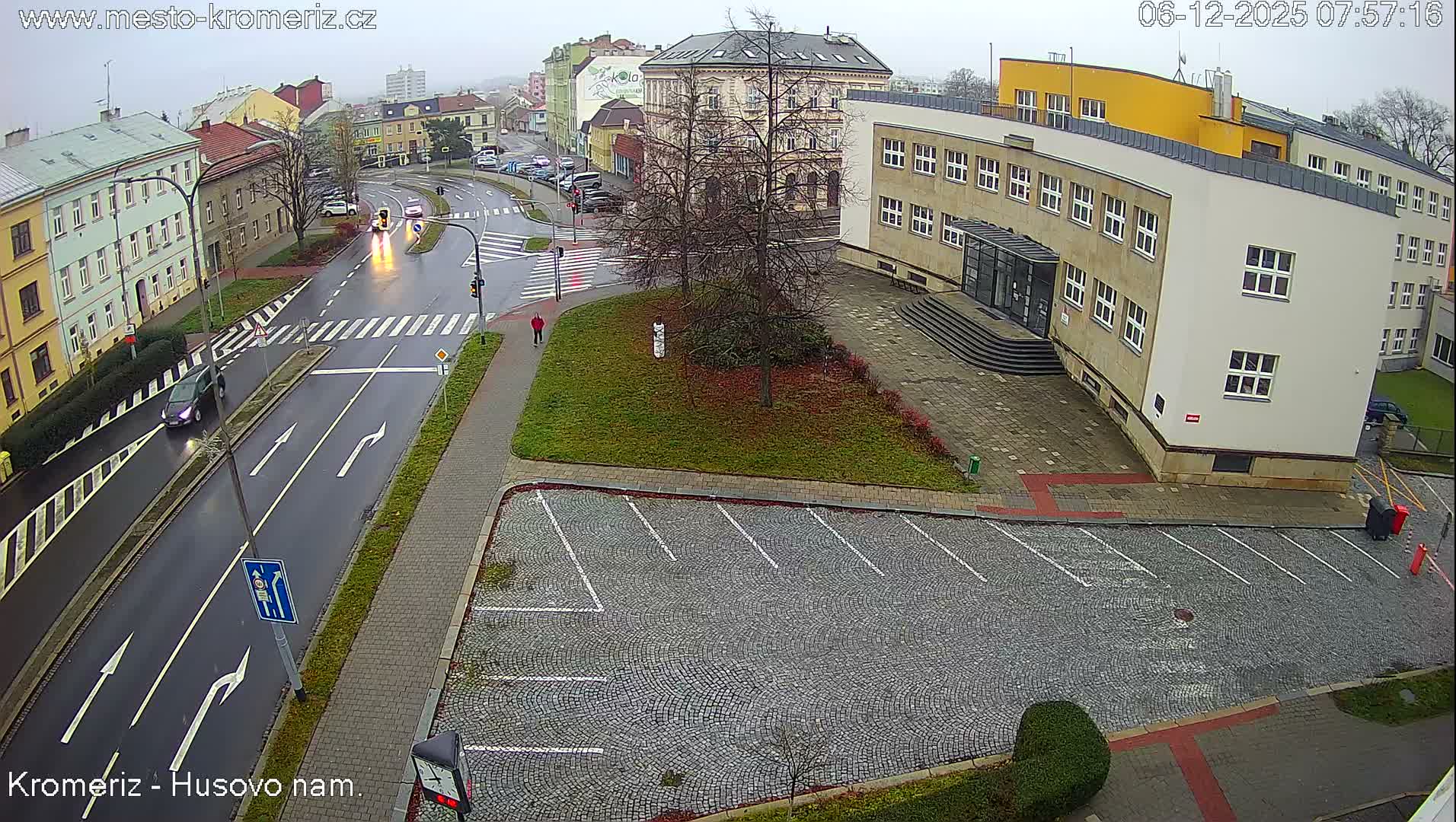Kroměříž, Husovo & Kotojedska Náměstí  Square Intersection Live Cam - Kromeriz, Zlin, Czechia