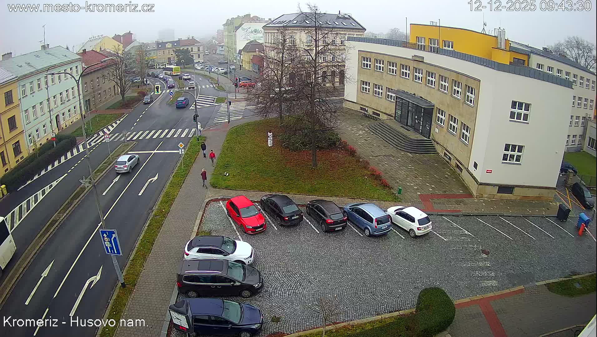 Kroměříž, Husovo & Kotojedska Náměstí  Square Intersection Live Cam - Kromeriz, Zlin, Czechia