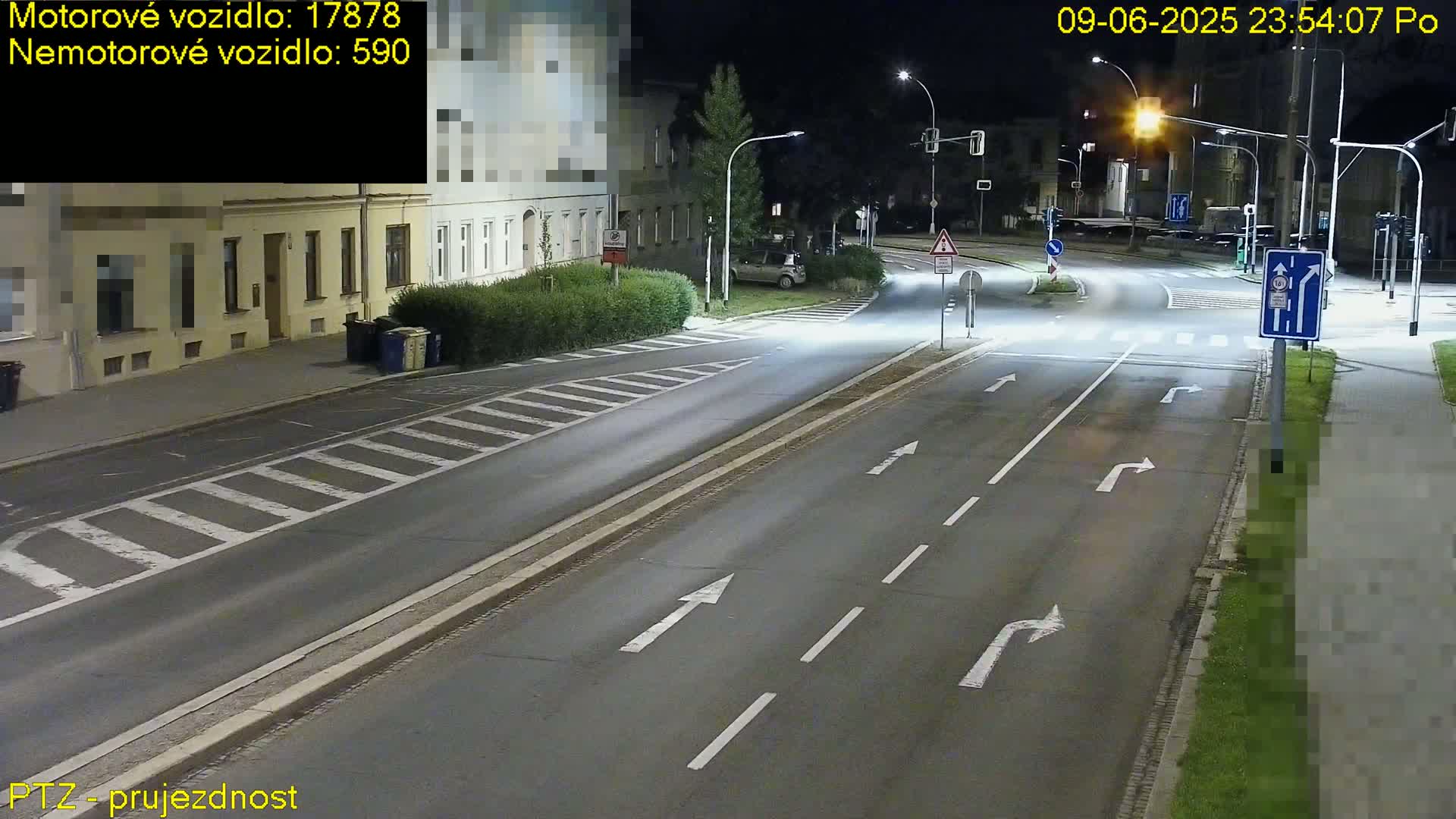 Kroměříž, Husovo & Kotojedska Náměstí Square /ul. 1.Máje (1 May Street) Junction Live Cam - Kromeriz, Zlin, Czechia