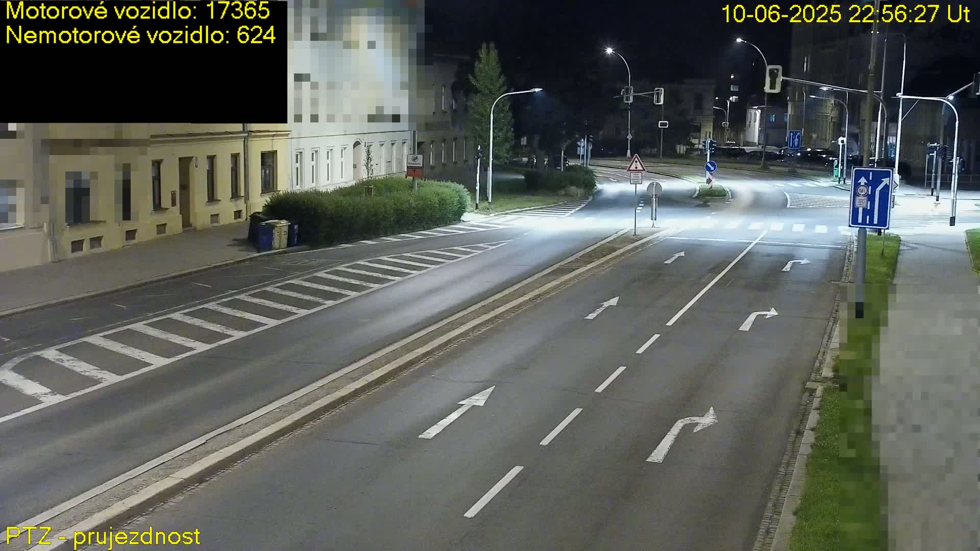 Kroměříž, Husovo & Kotojedska Náměstí Square /ul. 1.Máje (1 May Street) Junction Live Cam - Kromeriz, Zlin, Czechia