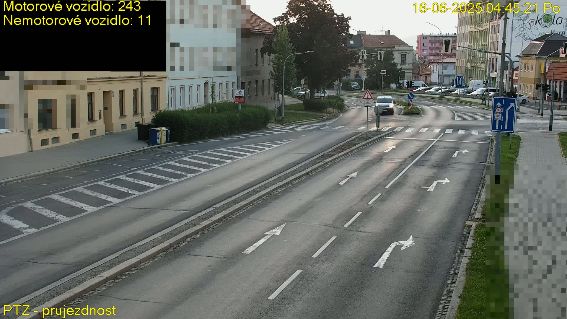 Kroměříž, Husovo & Kotojedska Náměstí Square /ul. 1.Máje (1 May Street) Junction Live Cam - Kromeriz, Zlin, Czechia