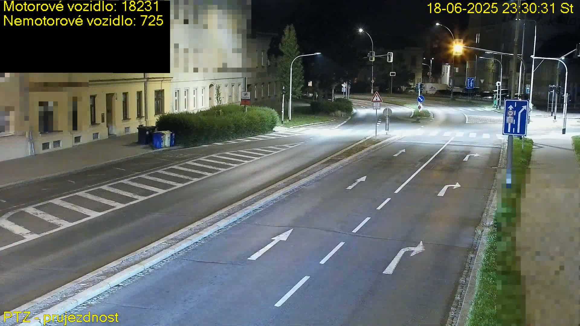 Kroměříž, Husovo & Kotojedska Náměstí Square /ul. 1.Máje (1 May Street) Junction Live Cam - Kromeriz, Zlin, Czechia