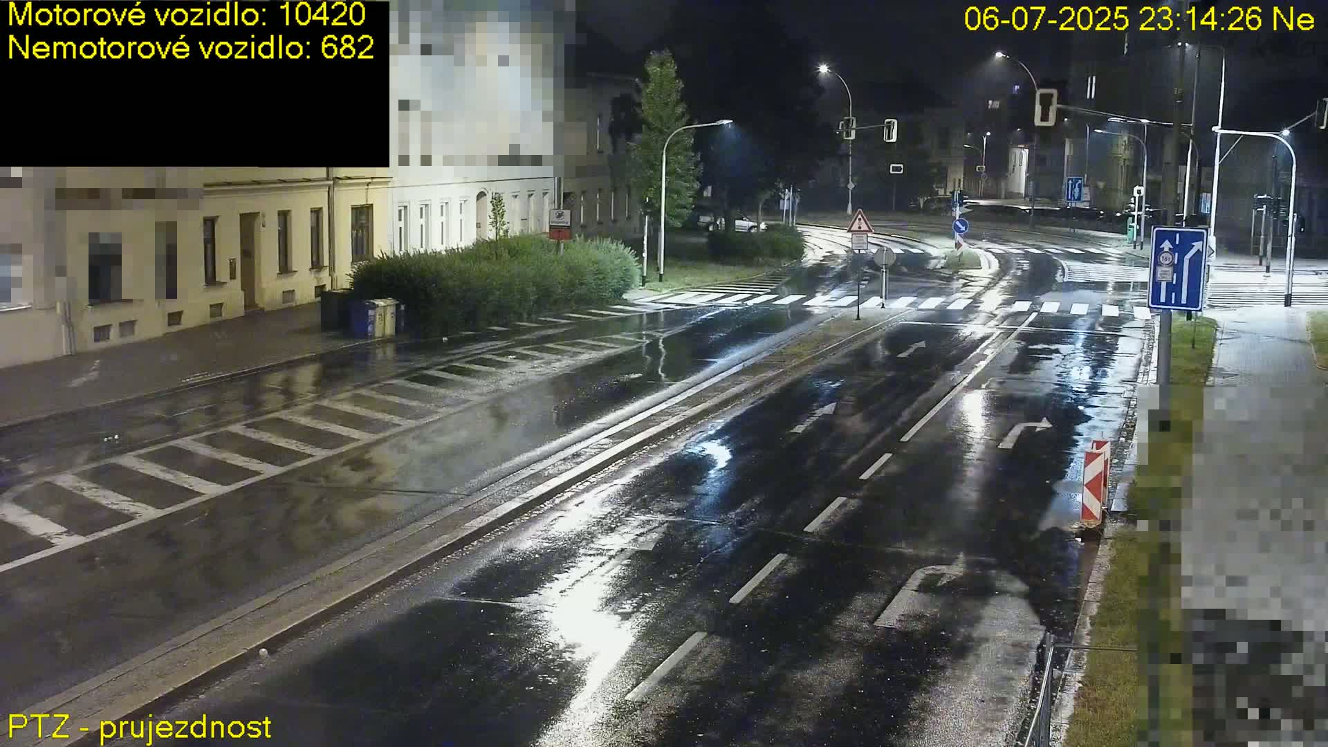 Kroměříž, Husovo & Kotojedska Náměstí Square /ul. 1.Máje (1 May Street) Junction Live Cam - Kromeriz, Zlin, Czechia