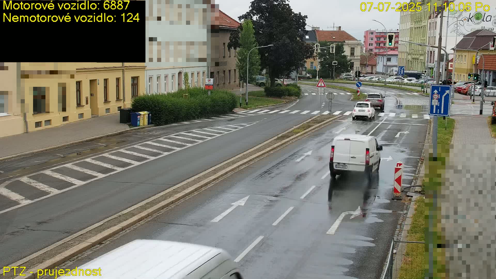 Kroměříž, Husovo & Kotojedska Náměstí Square /ul. 1.Máje (1 May Street) Junction Live Cam - Kromeriz, Zlin, Czechia