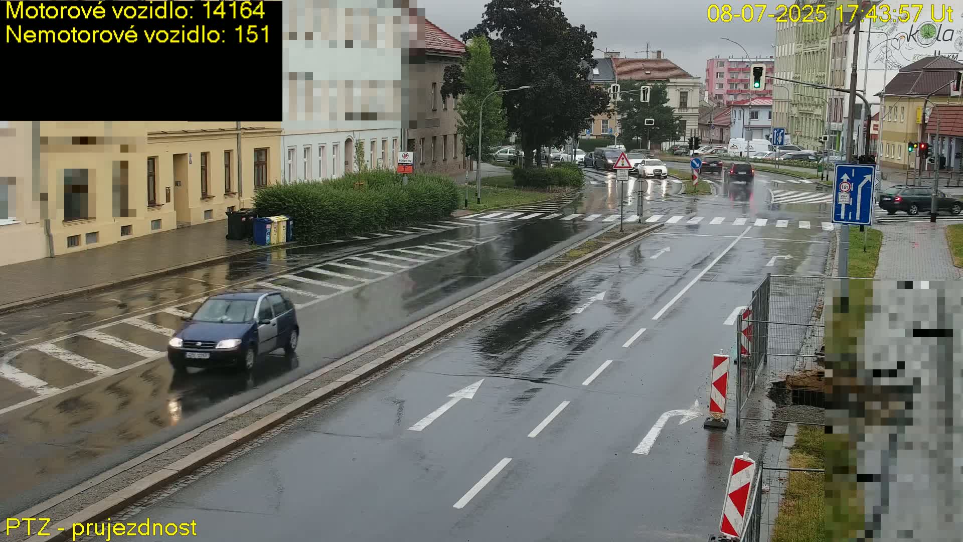 Kroměříž, Husovo & Kotojedska Náměstí Square /ul. 1.Máje (1 May Street) Junction Live Cam - Kromeriz, Zlin, Czechia