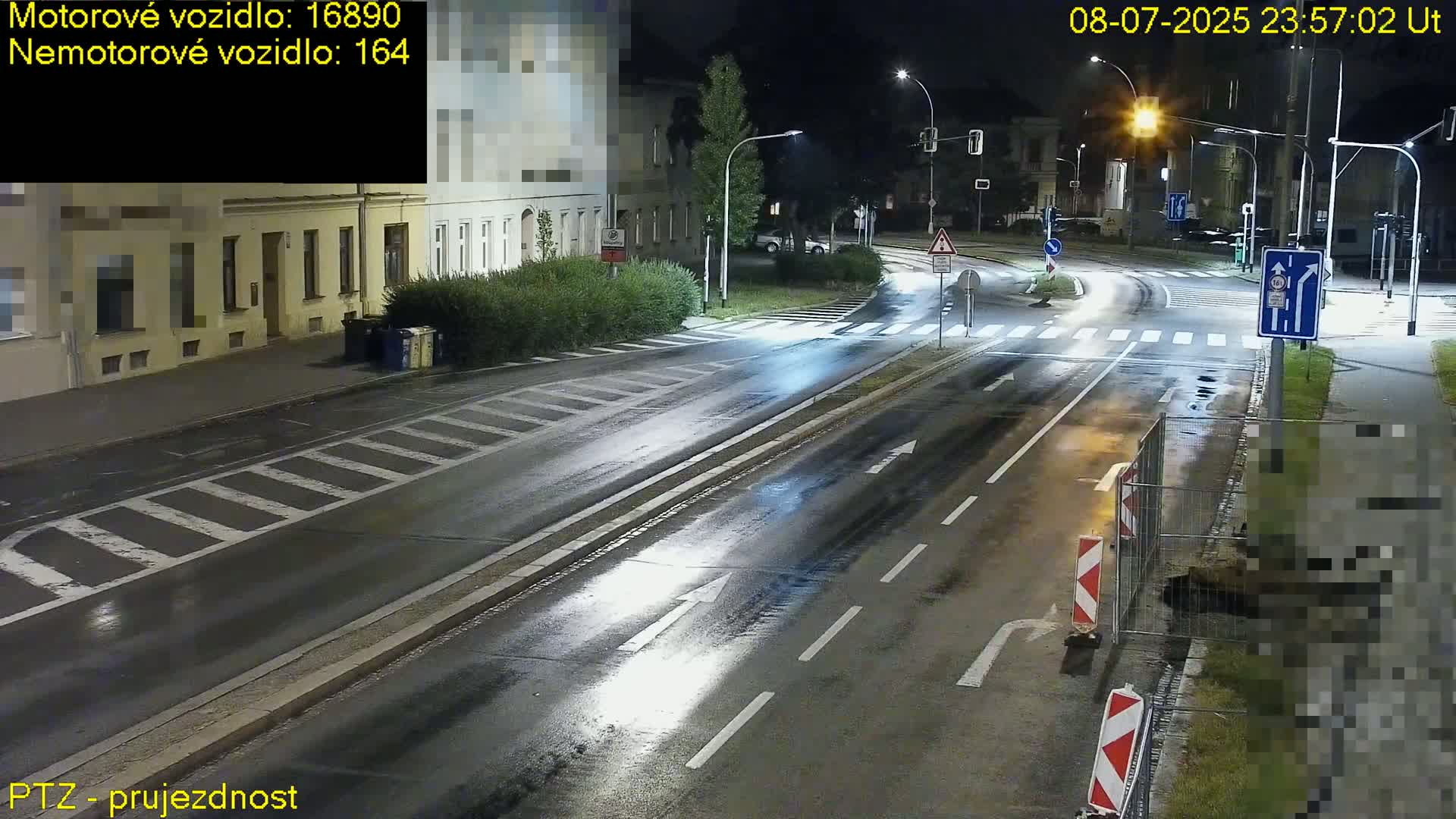 Kroměříž, Husovo & Kotojedska Náměstí Square /ul. 1.Máje (1 May Street) Junction Live Cam - Kromeriz, Zlin, Czechia