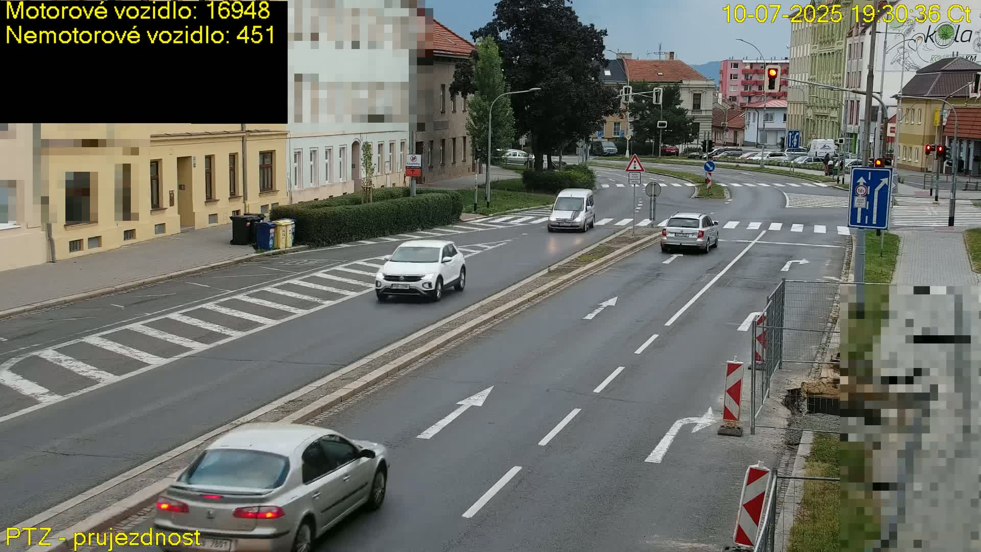 Kroměříž, Husovo & Kotojedska Náměstí Square /ul. 1.Máje (1 May Street) Junction Live Cam - Kromeriz, Zlin, Czechia