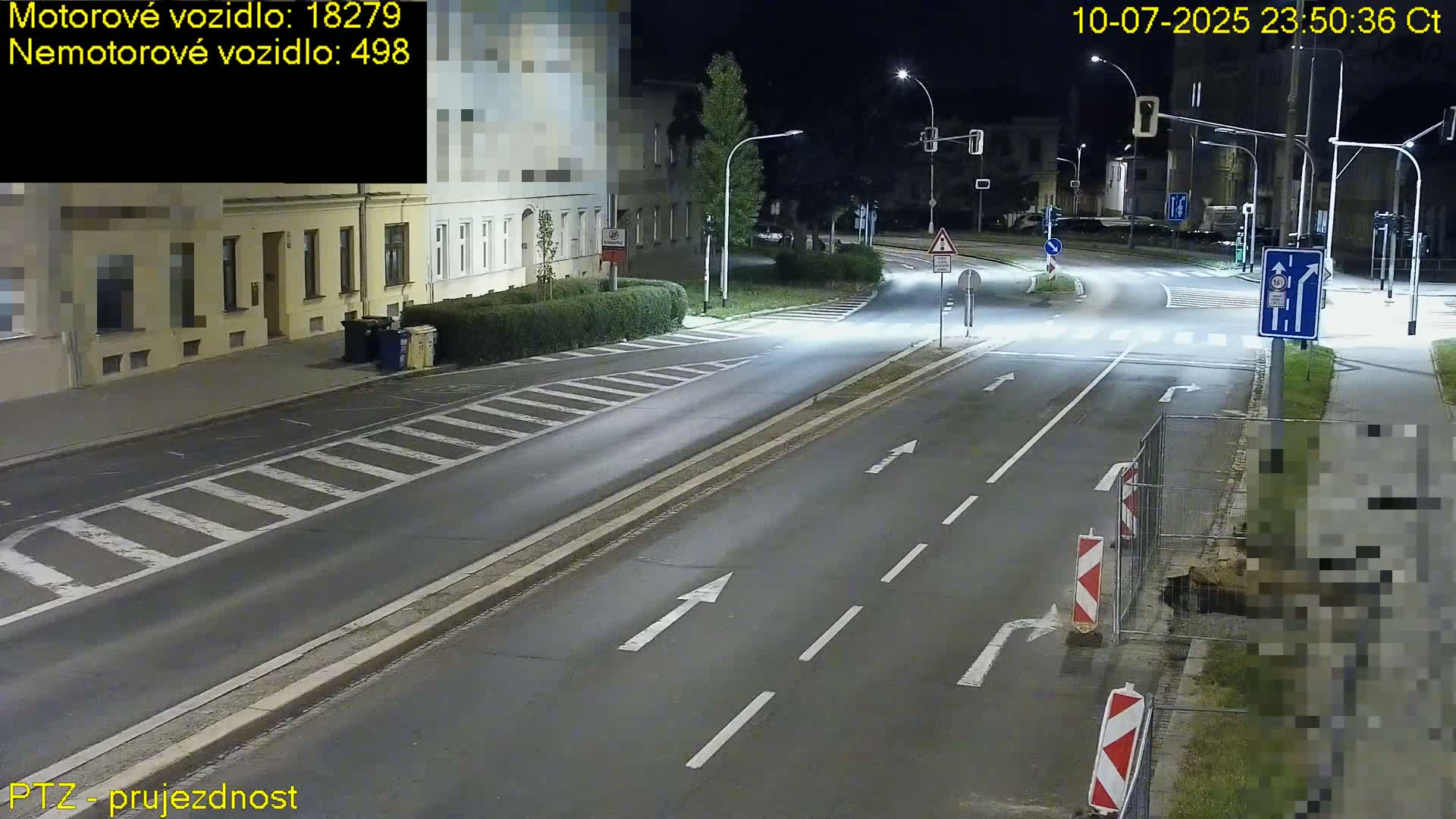 Kroměříž, Husovo & Kotojedska Náměstí Square /ul. 1.Máje (1 May Street) Junction Live Cam - Kromeriz, Zlin, Czechia