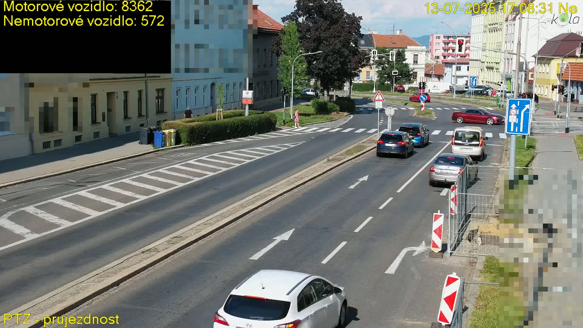 Kroměříž, Husovo & Kotojedska Náměstí Square /ul. 1.Máje (1 May Street) Junction Live Cam - Kromeriz, Zlin, Czechia