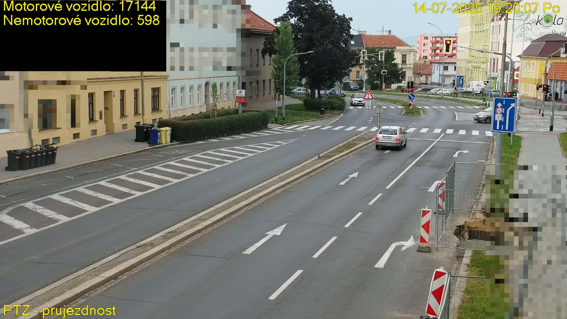 Kroměříž, Husovo & Kotojedska Náměstí Square /ul. 1.Máje (1 May Street) Junction Live Cam - Kromeriz, Zlin, Czechia