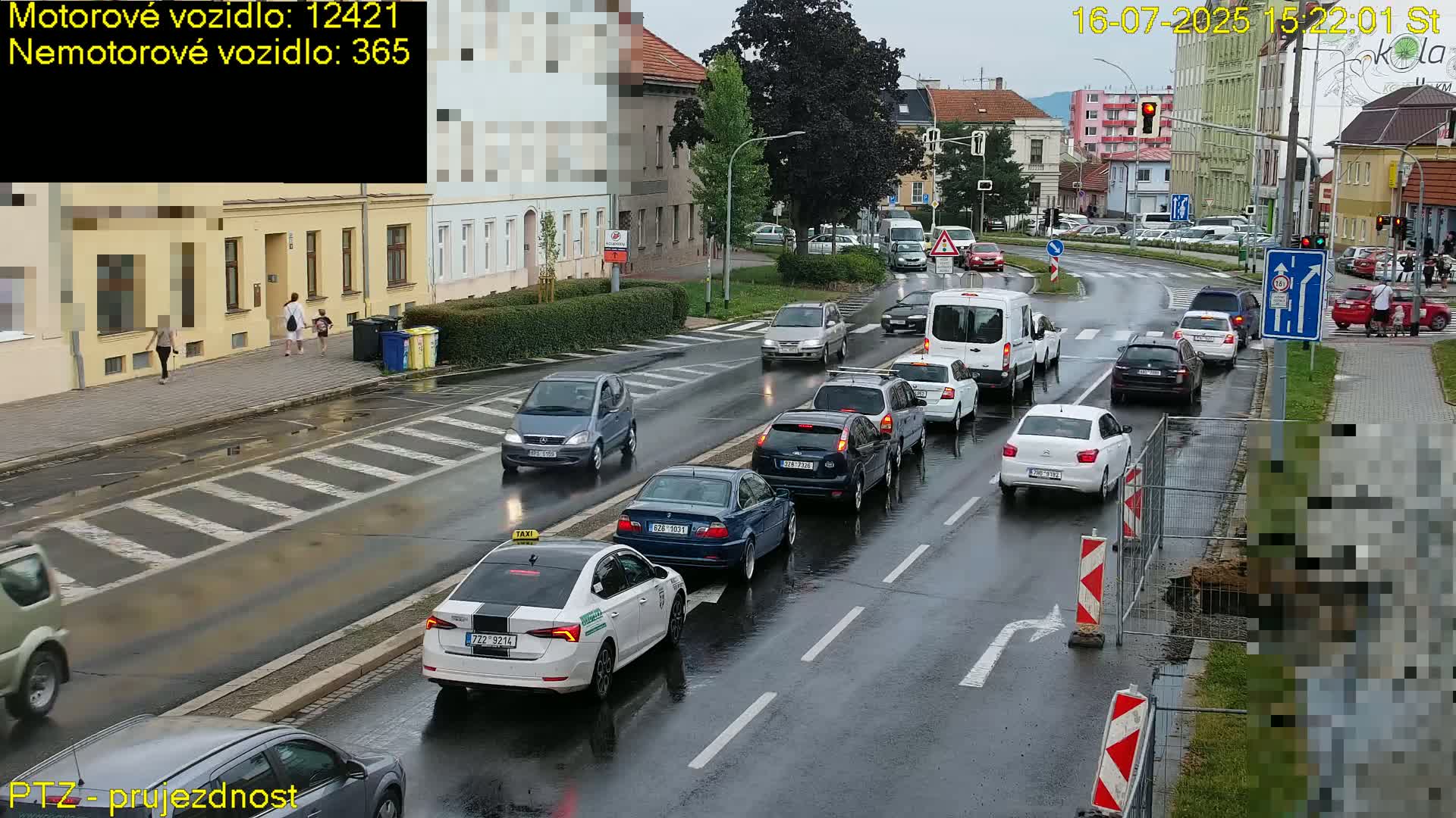 Kroměříž, Husovo & Kotojedska Náměstí Square /ul. 1.Máje (1 May Street) Junction Live Cam - Kromeriz, Zlin, Czechia