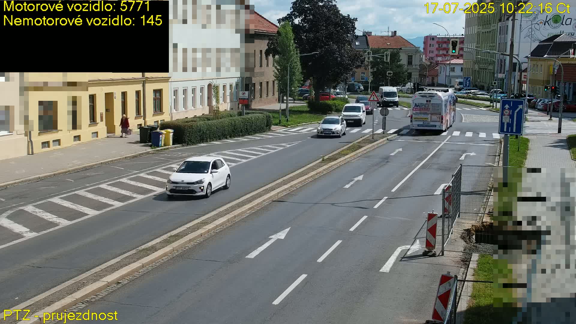 Kroměříž, Husovo & Kotojedska Náměstí Square /ul. 1.Máje (1 May Street) Junction Live Cam - Kromeriz, Zlin, Czechia