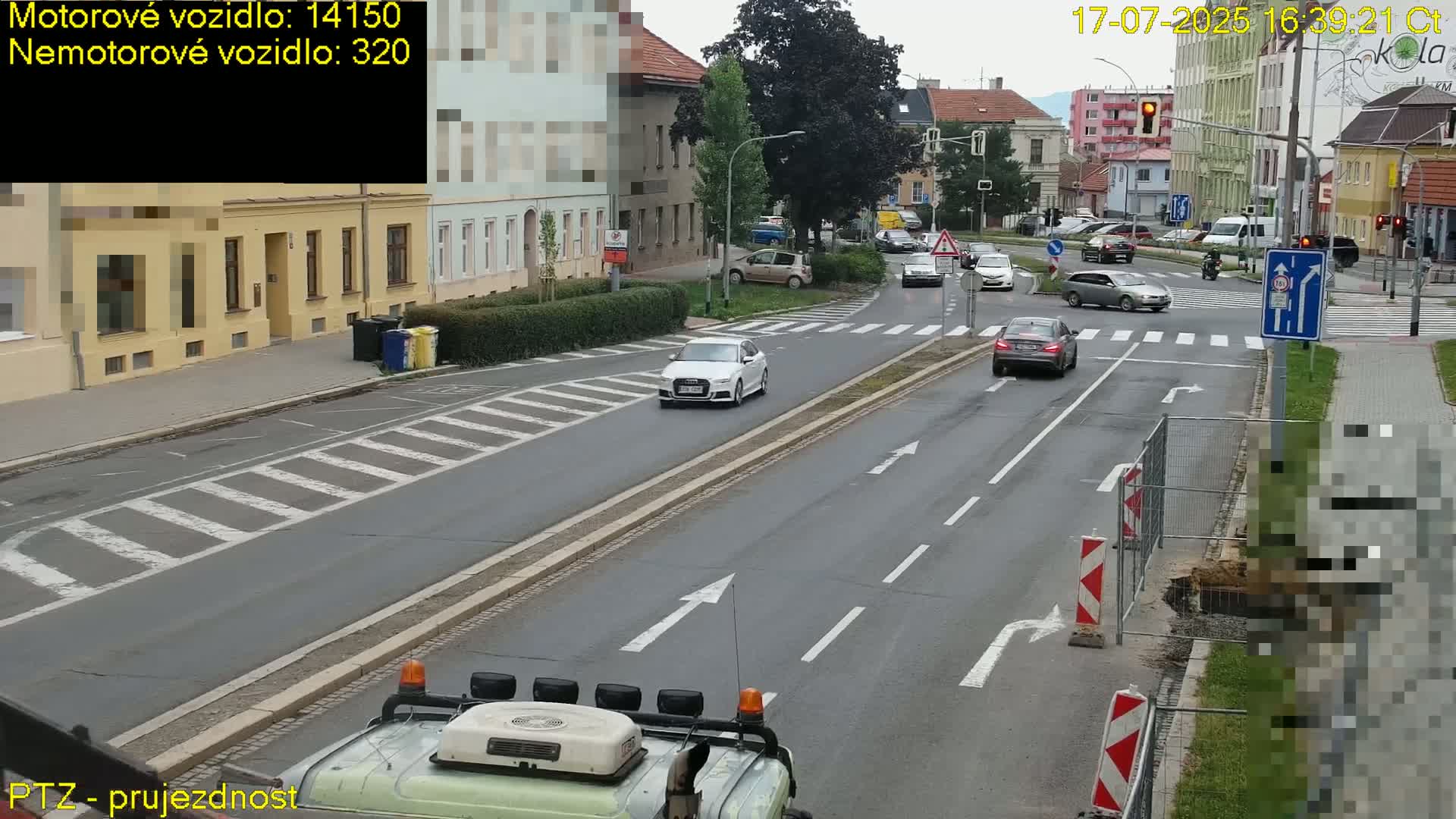 Kroměříž, Husovo & Kotojedska Náměstí Square /ul. 1.Máje (1 May Street) Junction Live Cam - Kromeriz, Zlin, Czechia