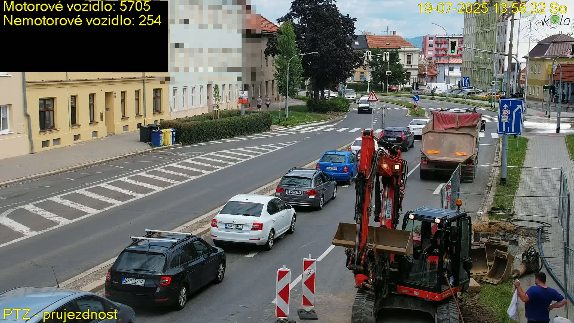 Kroměříž, Husovo & Kotojedska Náměstí Square /ul. 1.Máje (1 May Street) Junction Live Cam - Kromeriz, Zlin, Czechia