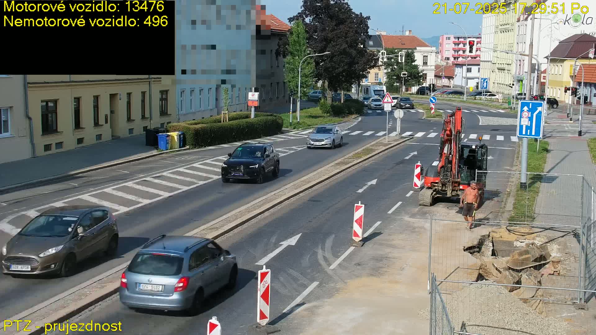 Kroměříž, Husovo & Kotojedska Náměstí Square /ul. 1.Máje (1 May Street) Junction Live Cam - Kromeriz, Zlin, Czechia
