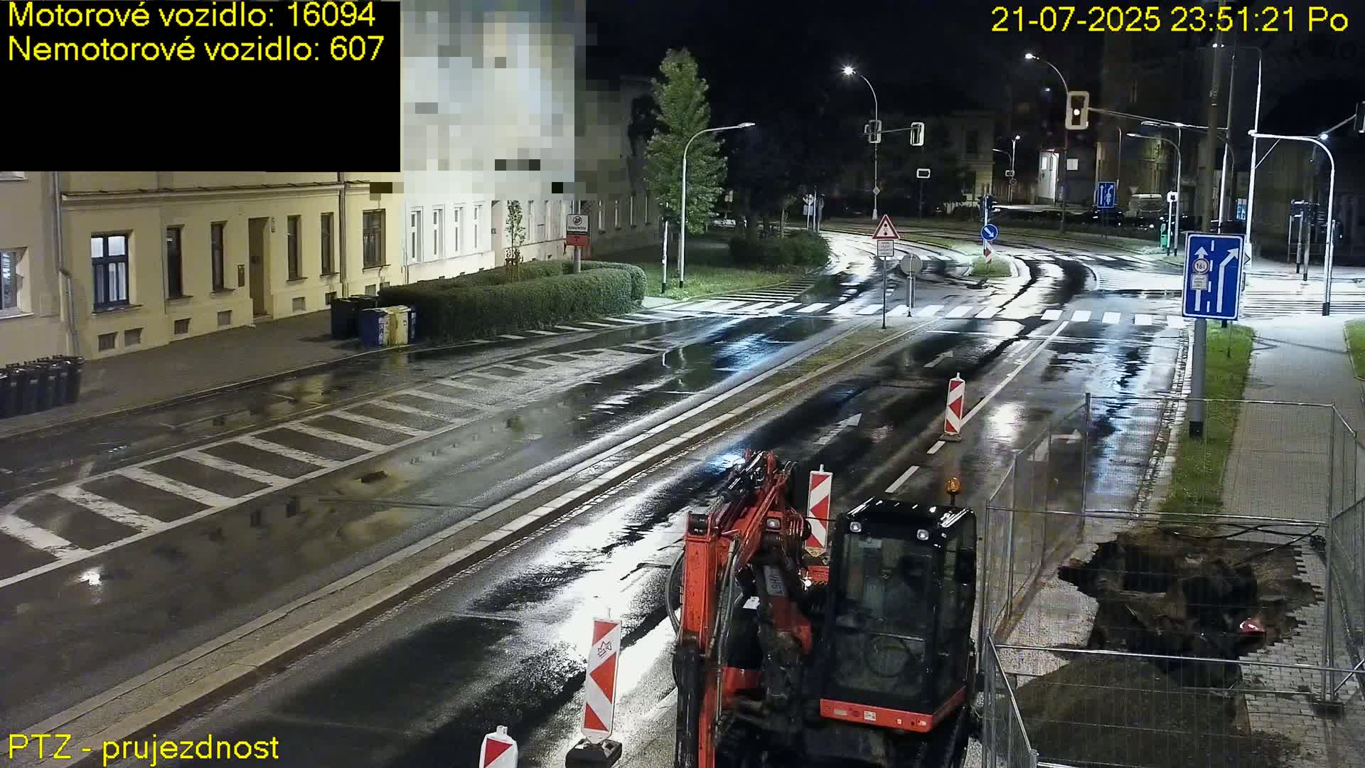 Kroměříž, Husovo & Kotojedska Náměstí Square /ul. 1.Máje (1 May Street) Junction Live Cam - Kromeriz, Zlin, Czechia